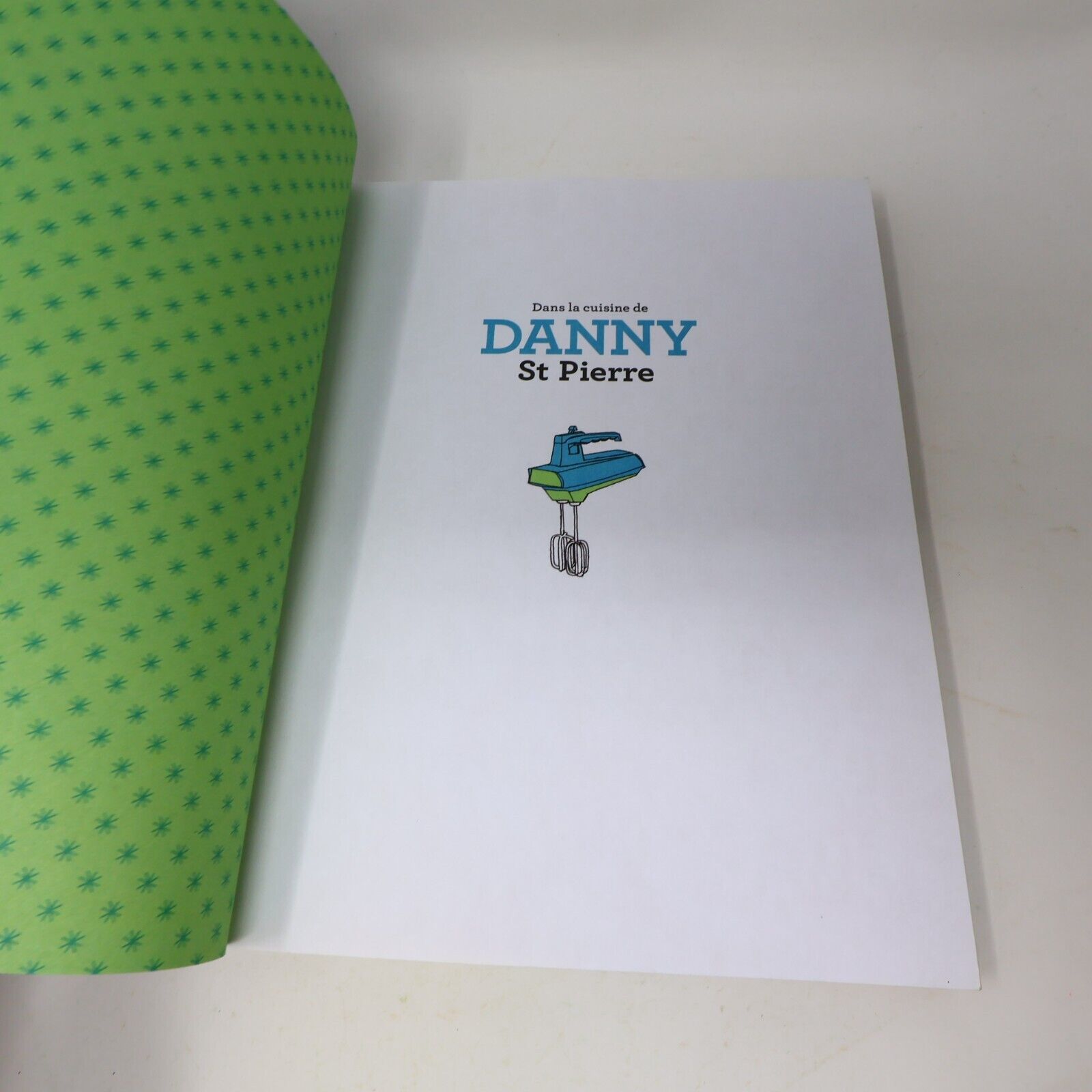 2013 Dans la Cuisine de Danny St Pierre Recettes Québec La Presse Français Livre