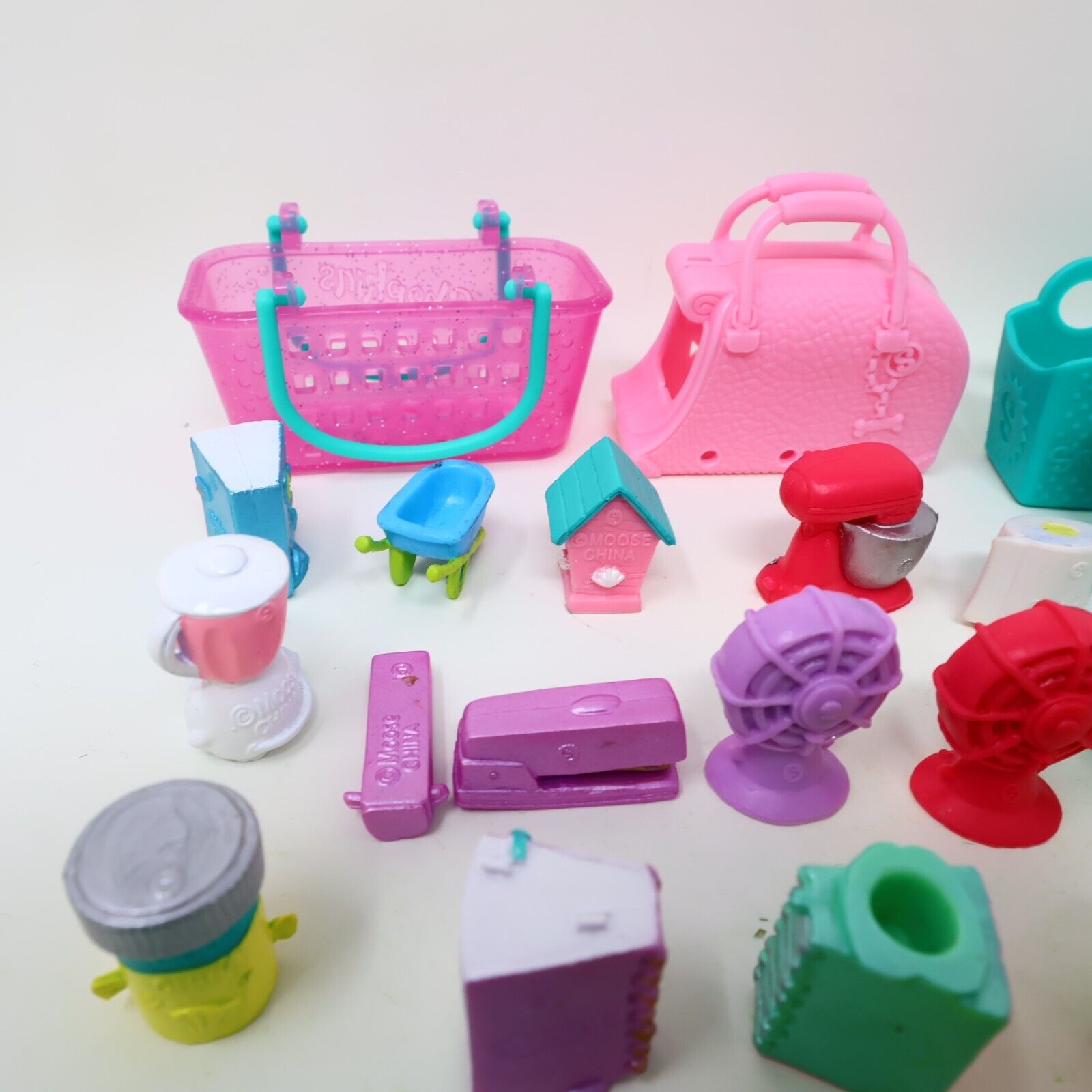 Lot of 25 Shopkins Figures Toys Mixed Furniture Home TV Books Fan Baskets Moose