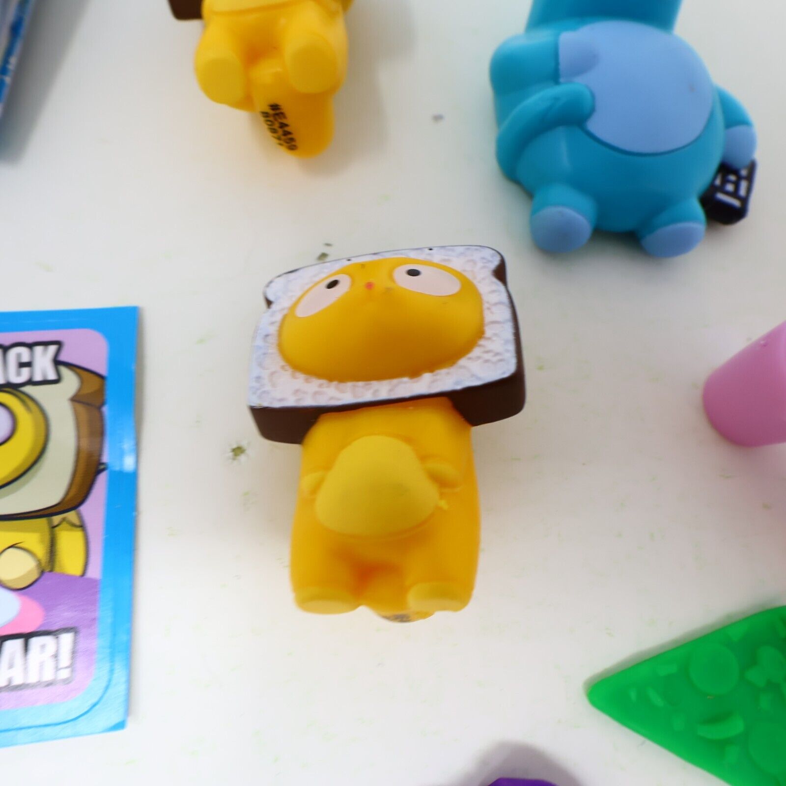 Lot of 3 Lost Kitties Figures Loafy x2 + Chickie Toy Some Accessories Hasbro