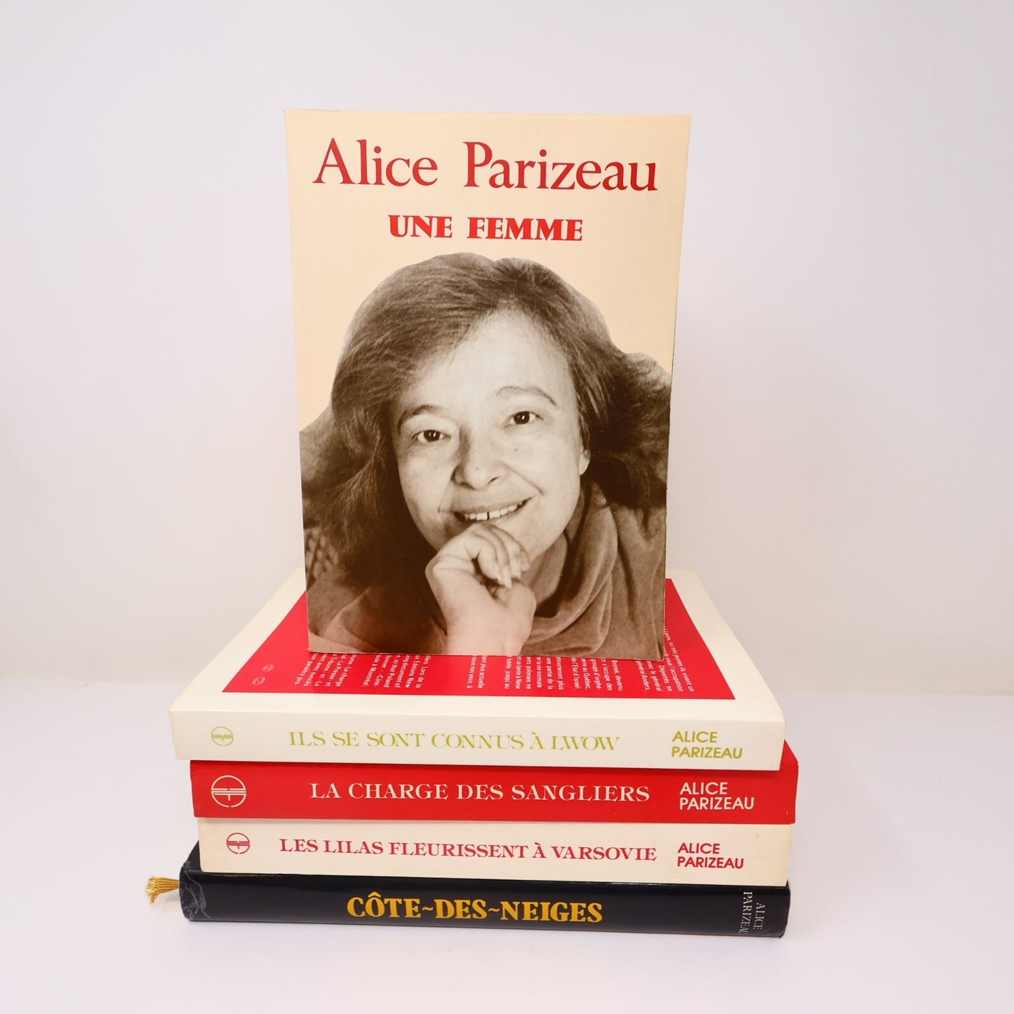 Alice Parizeau Lot 5 Livres Les Lilas Fleurissent à Varsovie/Une Femme Roman PB