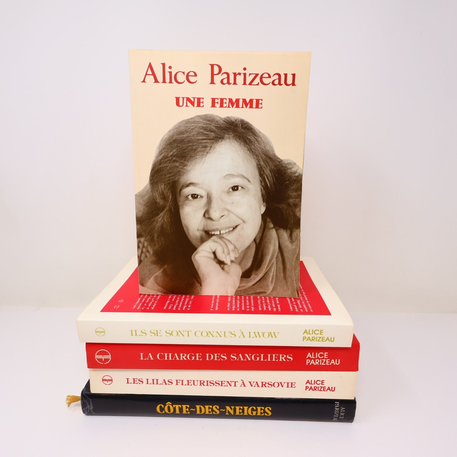 Alice Parizeau Lot 5 Livres Les Lilas Fleurissent à Varsovie/Une Femme Roman PB