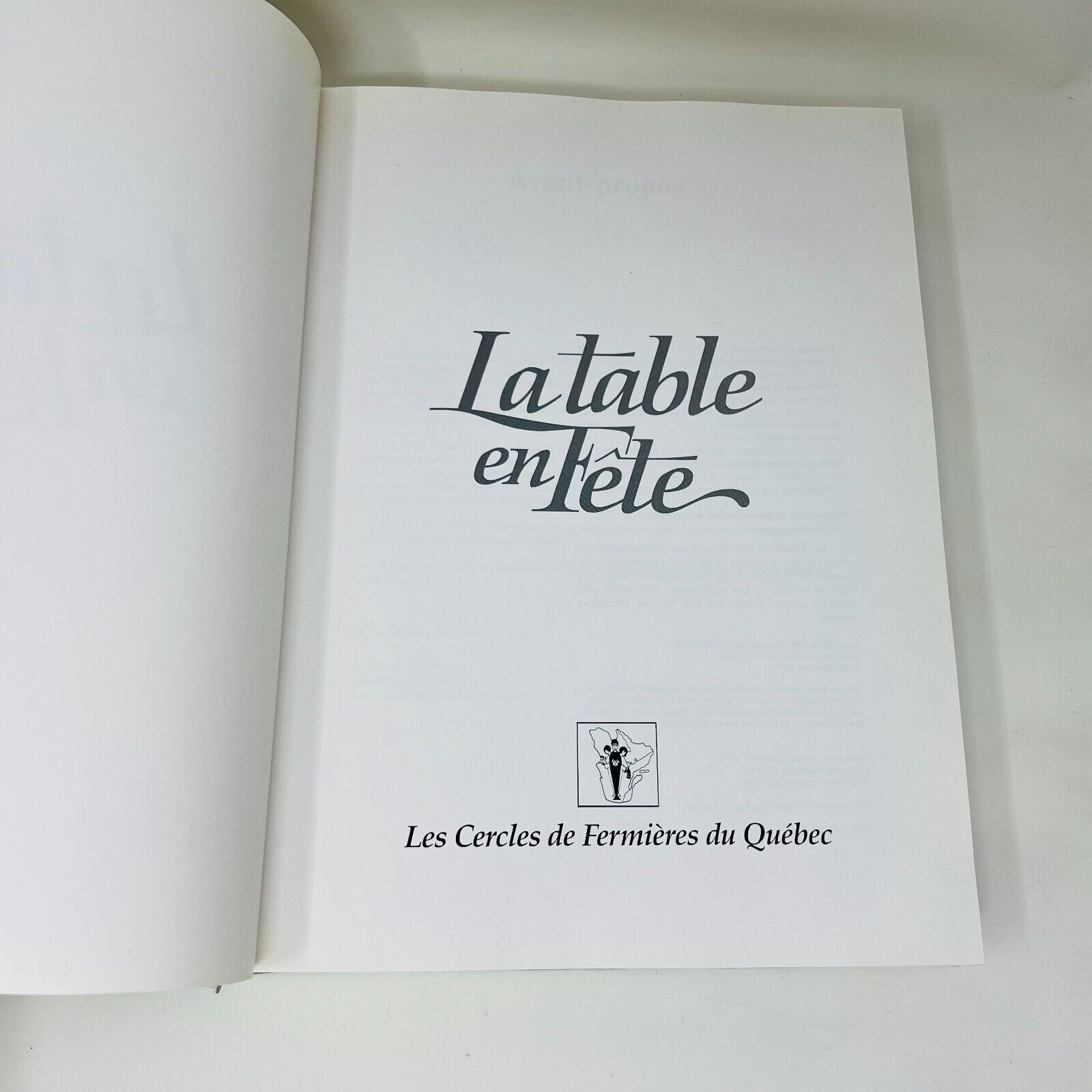 1998 La Table en Fête Les Cercles des Fermières du Québec Livre Recettes Cuisine