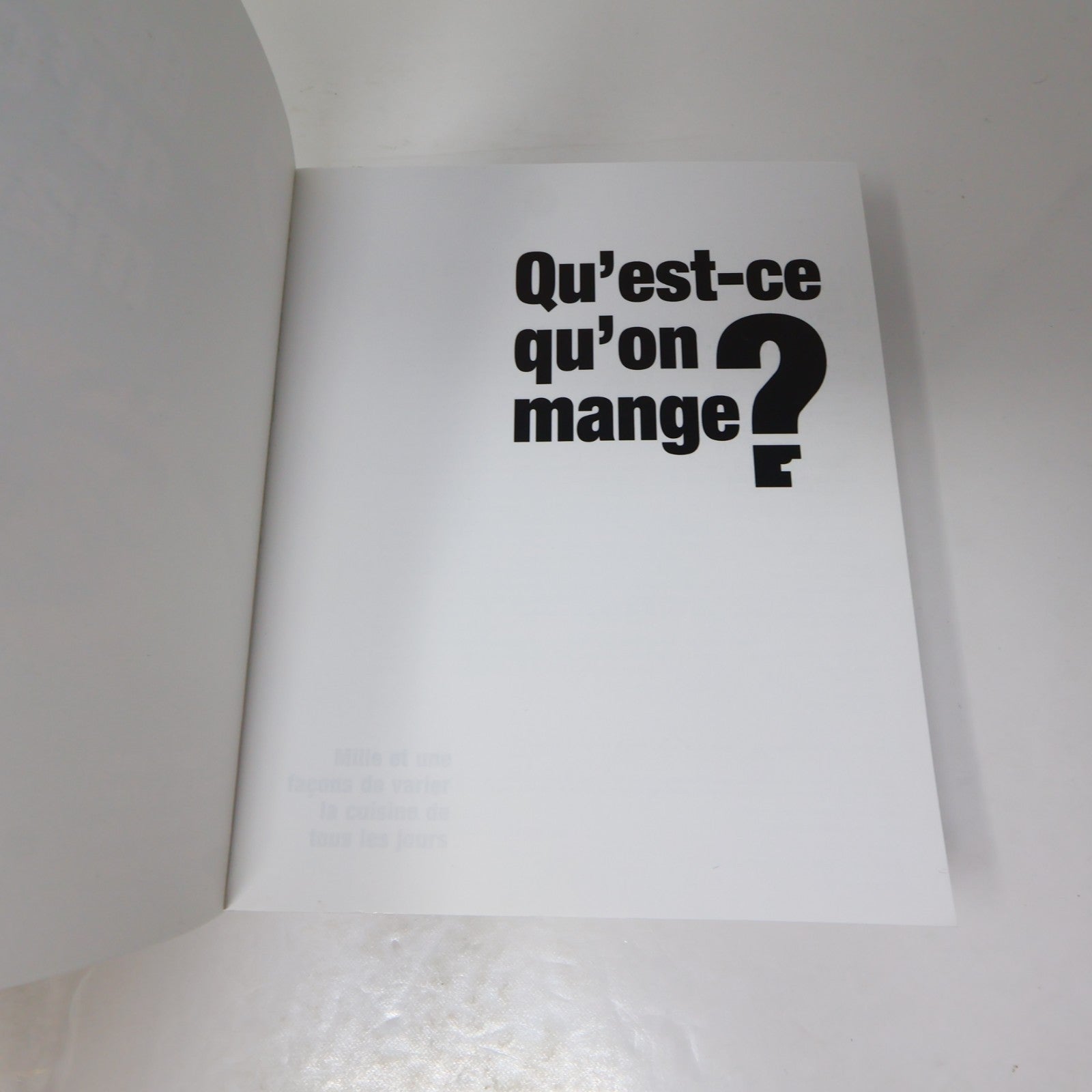Coffret qu'est-ce qu'on Mange Les Cercles de Fermières du Québec 2003 Français