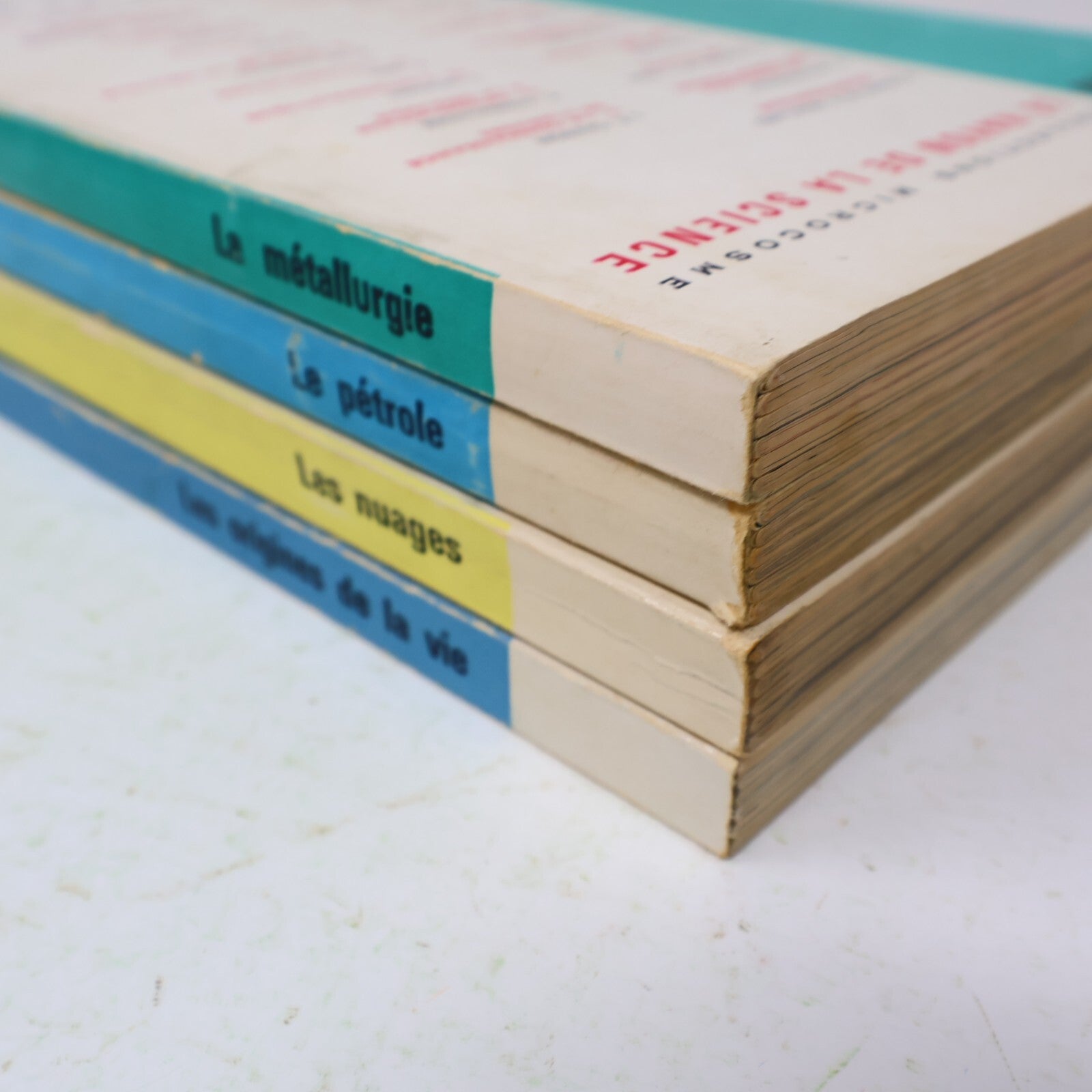 Microcosme Le Rayon de la Science Lot 4 Livres Nuages/Pétrole/Métallurgie/Vie
