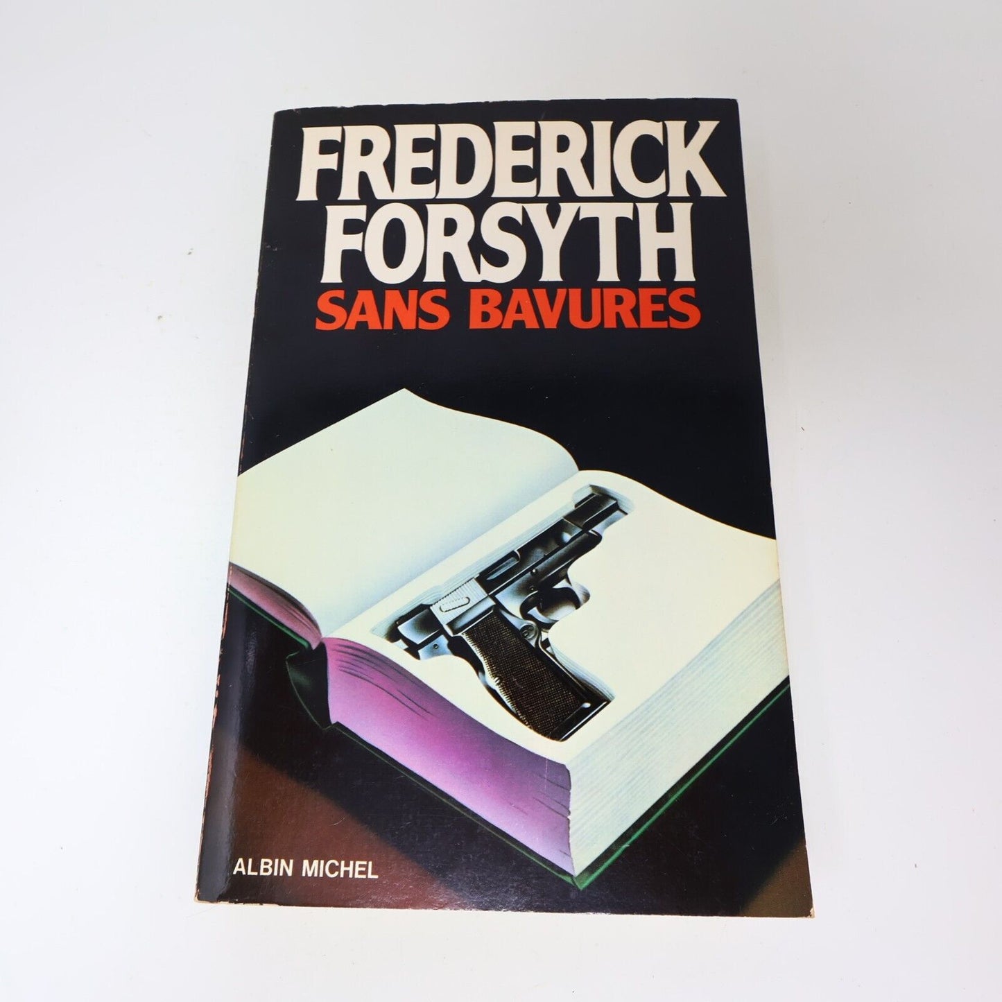 Lot 3 Frederick Forsyth Sans Bavures Chacal L'Alternative du Diable Livres PB