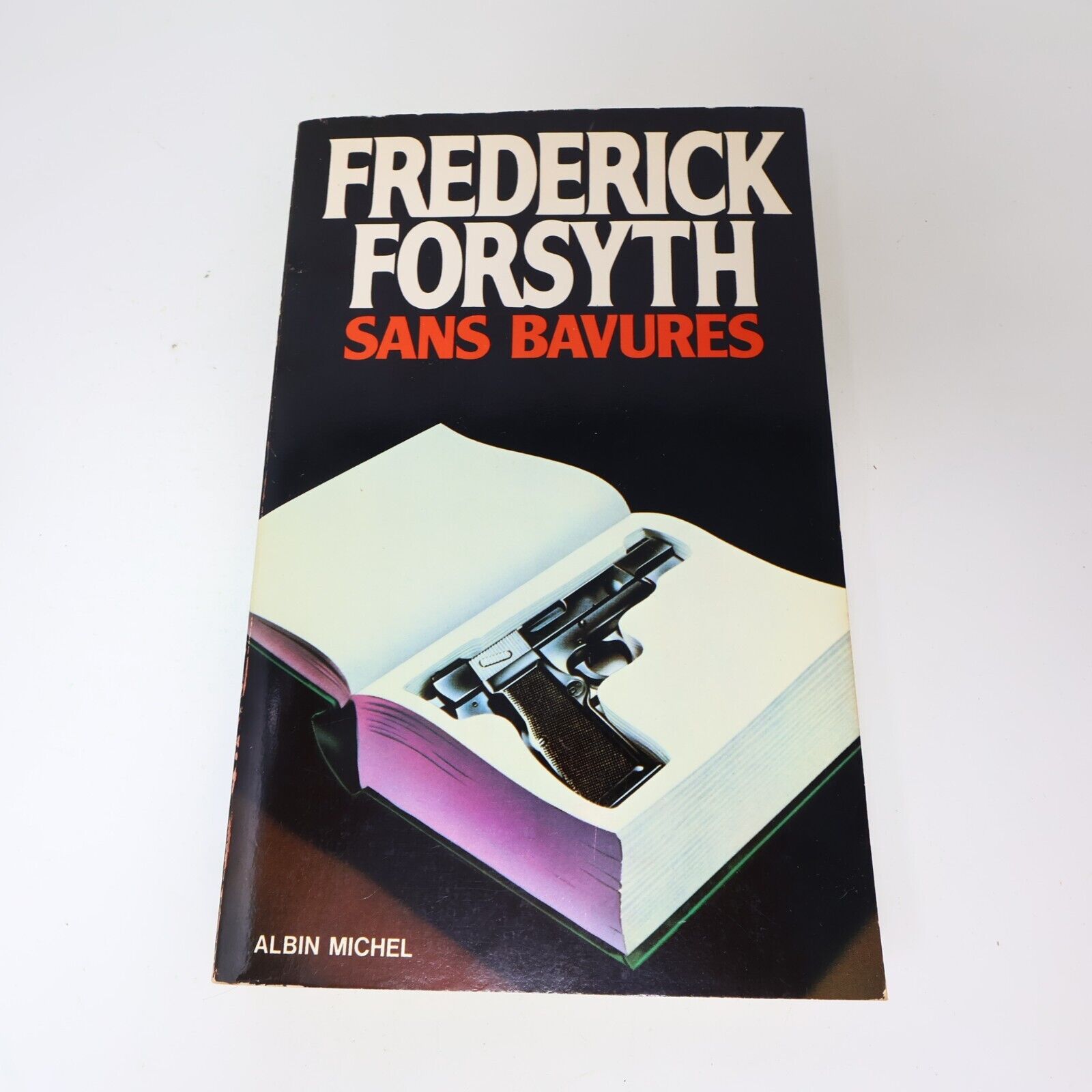 Lot 3 Frederick Forsyth Sans Bavures Chacal L'Alternative du Diable Livres PB
