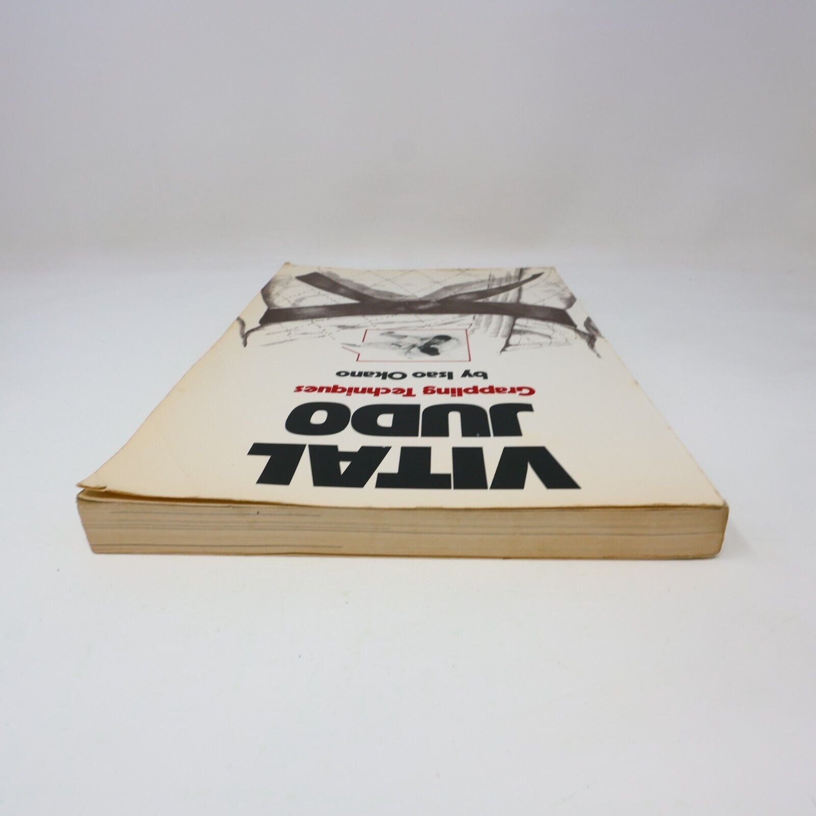 1982 Vital Judo Grappling Techniques by Isao Okano 1st Print Paperback PB Sport