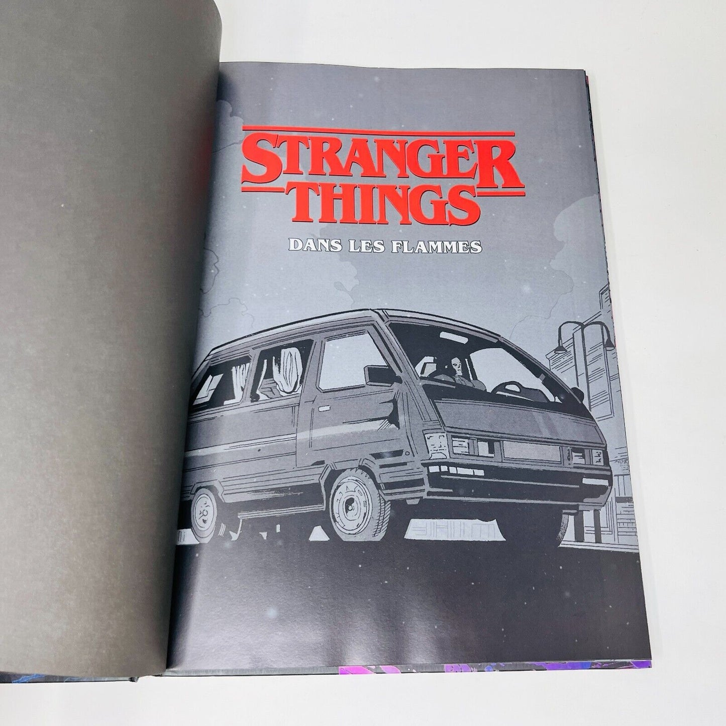 2020 Stranger Things Dans les Flammes en Français/French Bande Dessinée HC Mana