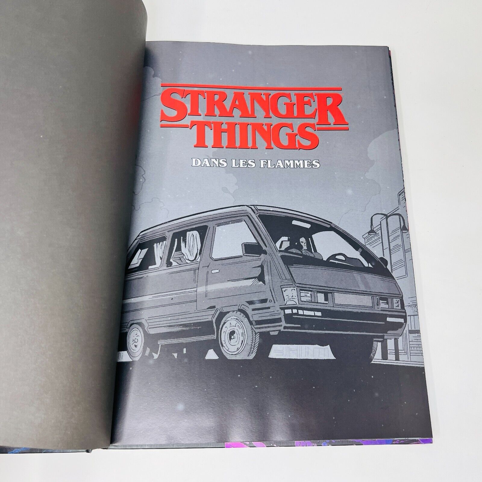 2020 Stranger Things Dans les Flammes en Français/French Bande Dessinée HC Mana