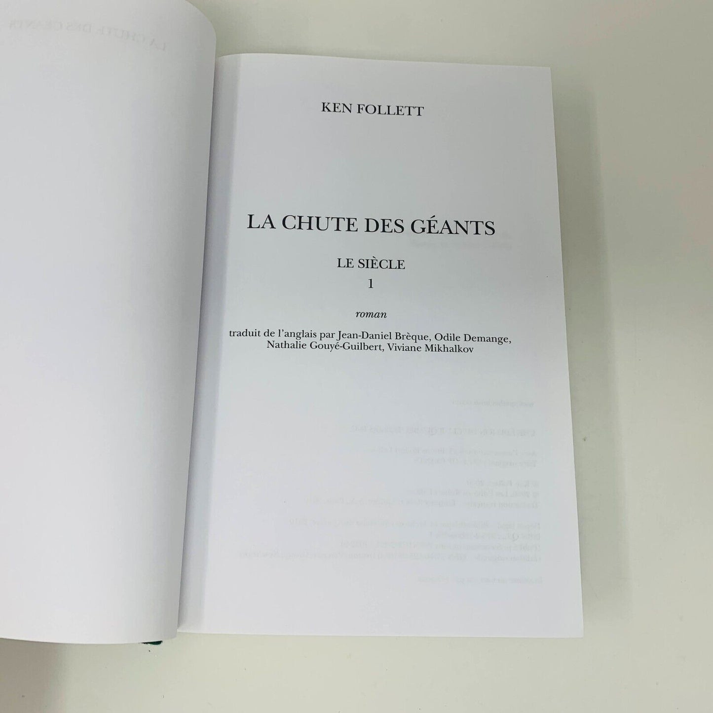 2010 Le Siècle 1 La Chute des Géants Club Québec Loisirs Ken Follett Hardcover