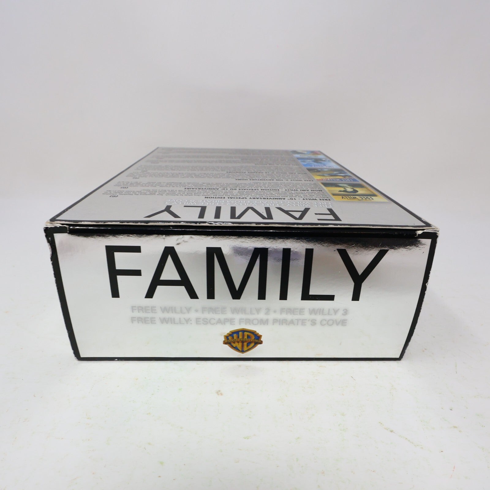 Free Willy/Mon Ami Willy #1-2-3 + Escape From Pirate's Cove Familly DVD Box Set