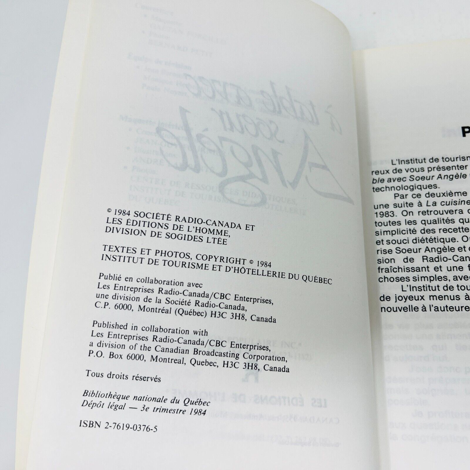 1984 À Table avec Sœur Angèle Livre de Recettes Cuisine Français Cookbook Soeur