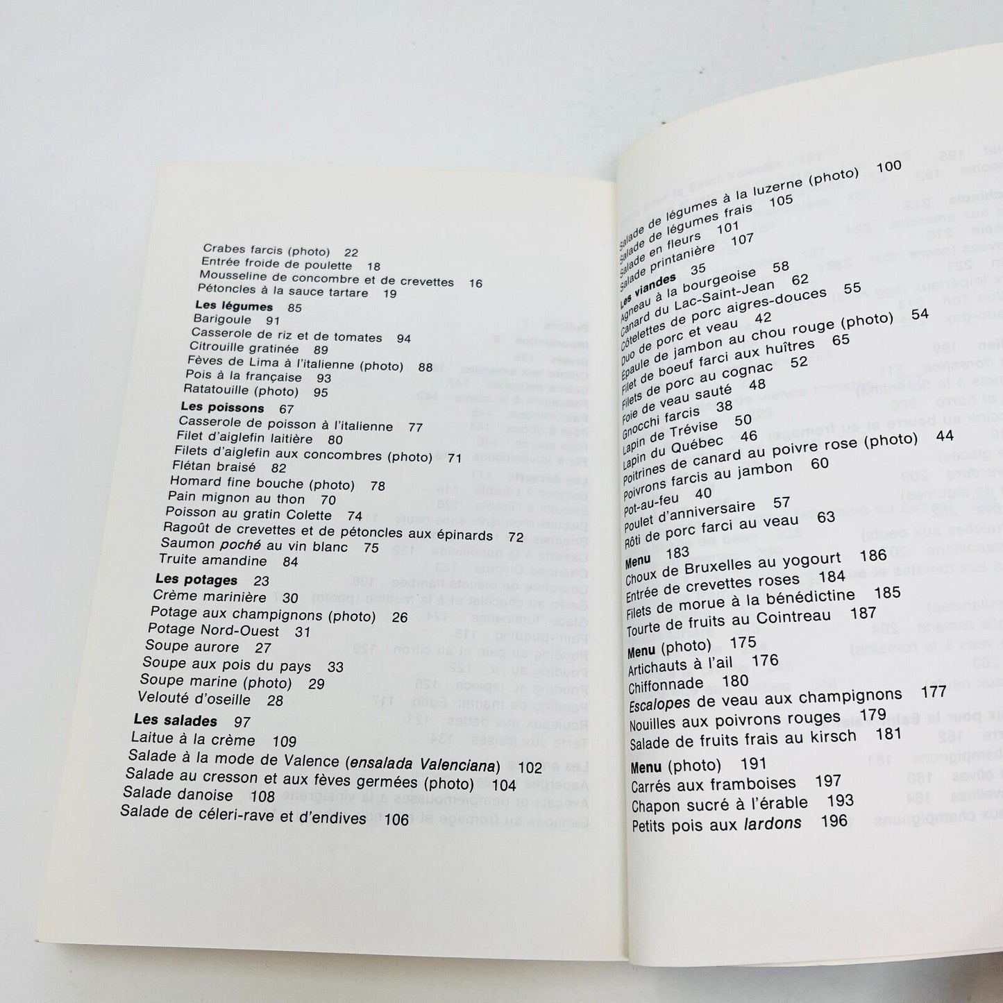 1984 À Table avec Sœur Angèle Livre de Recettes Cuisine Français Cookbook Soeur