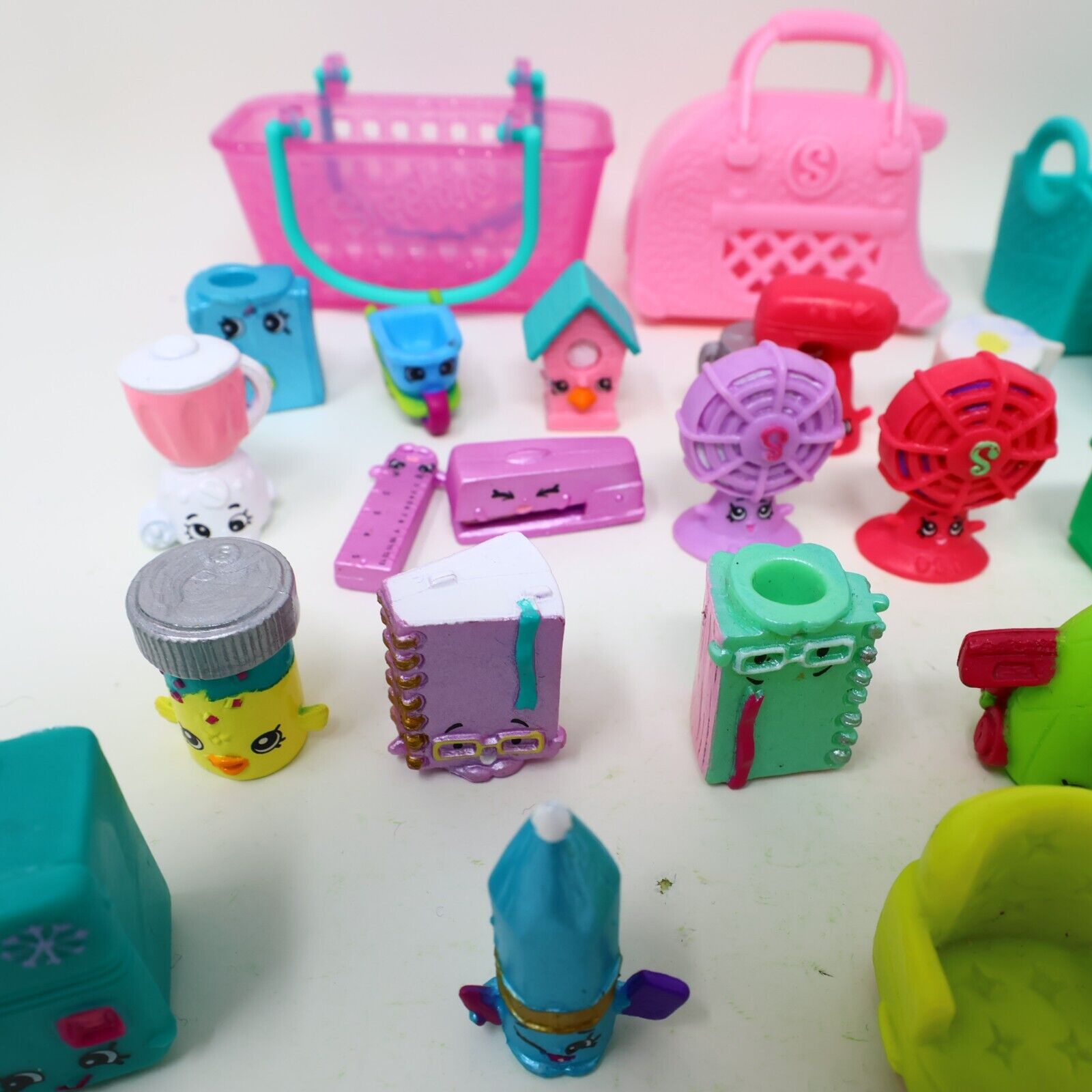 Lot of 25 Shopkins Figures Toys Mixed Furniture Home TV Books Fan Baskets Moose
