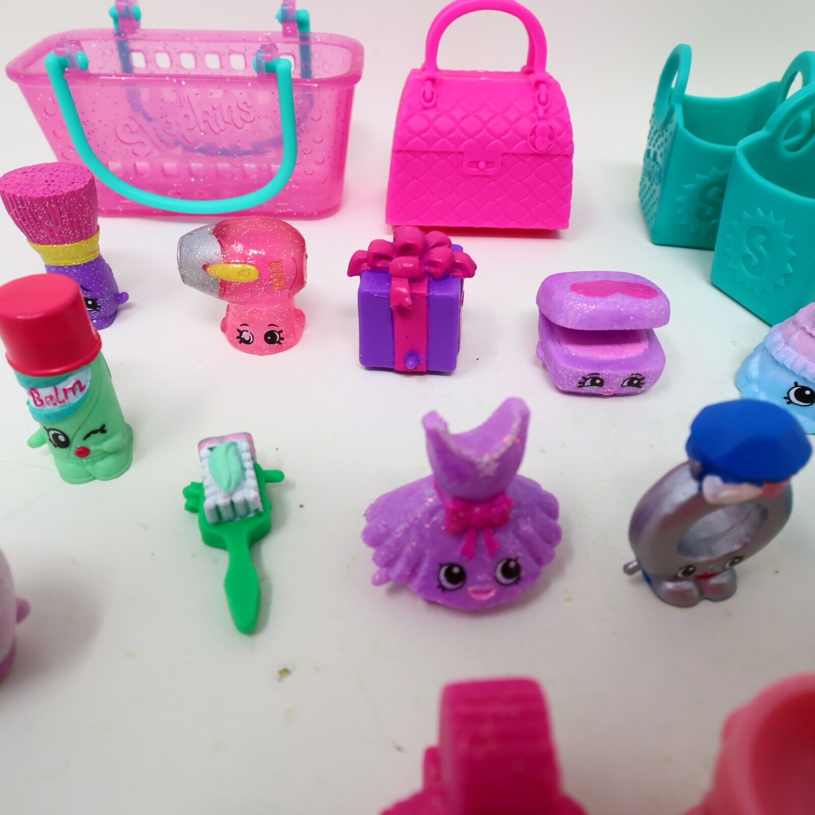 Lot of 21 Shopkins Figures Toys Mixed Makeup Parfume Dresses Gifts Baskets Moose