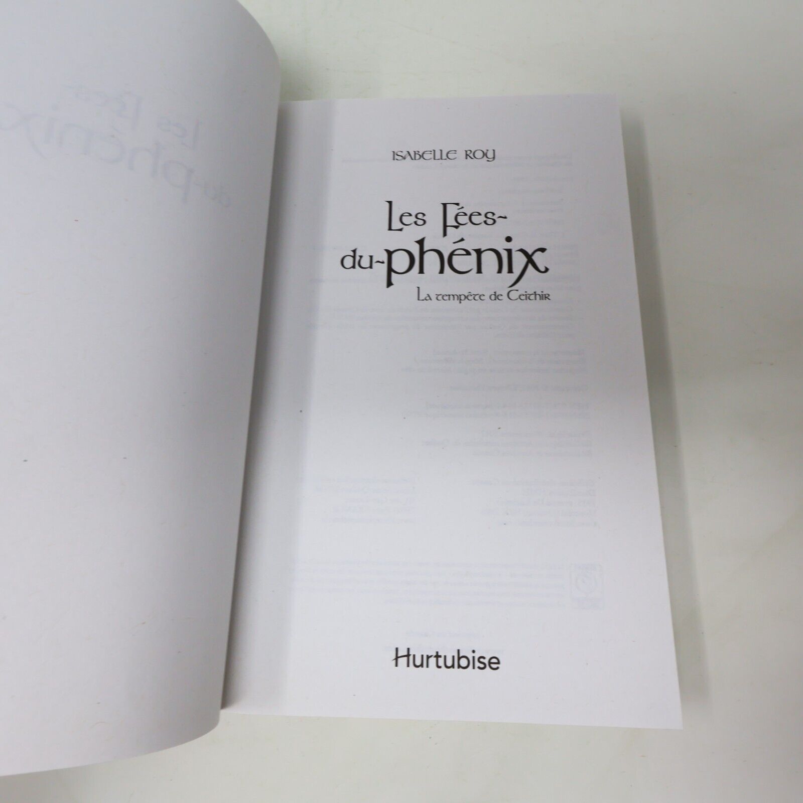 2012 La tempête de Ceithir Les Fées du Phénix de Isabelle Roy Hurtubise Français