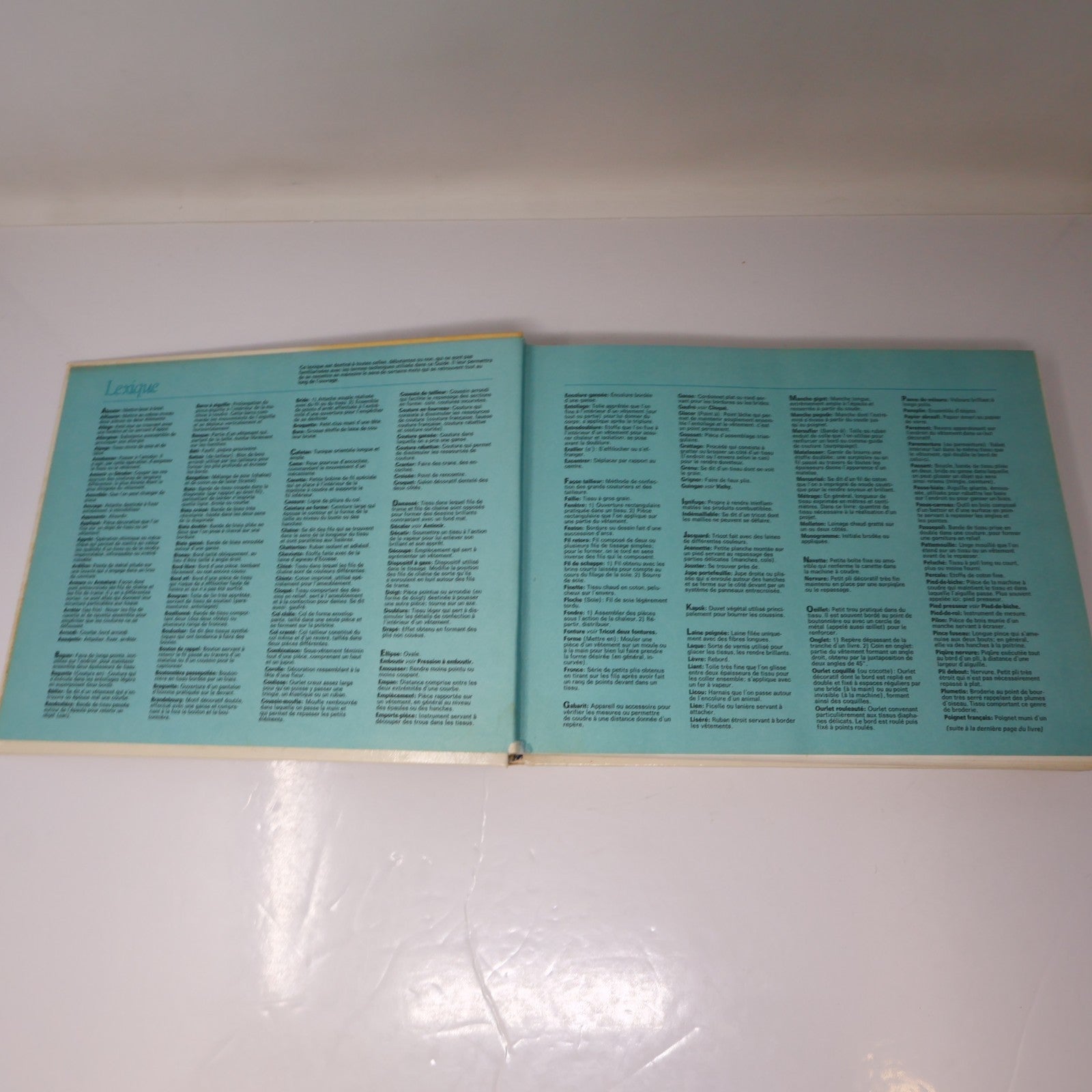 Guide de la Couture Pratique et Créative 1979 HC Reader's Digest Français Livre