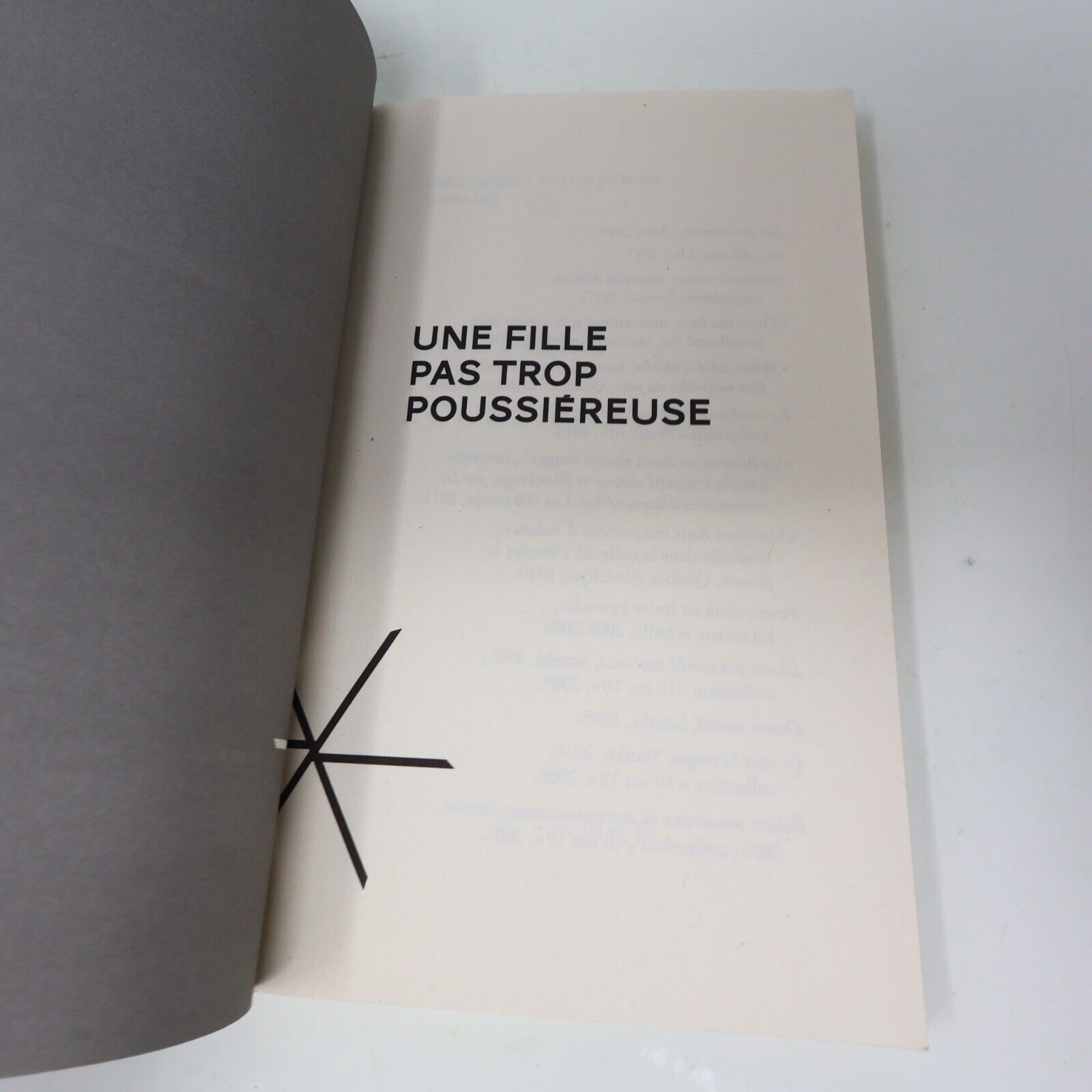 2019 Une Fille pas Trop Poussiéreuse Matthieu Simard Roman Romance Humour Stanké