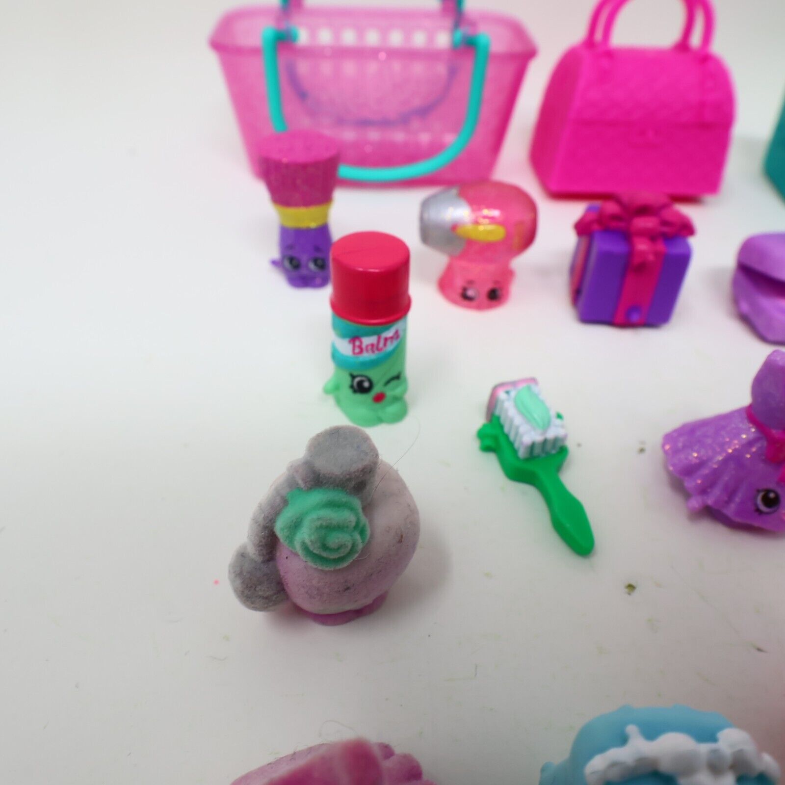 Lot of 21 Shopkins Figures Toys Mixed Makeup Parfume Dresses Gifts Baskets Moose