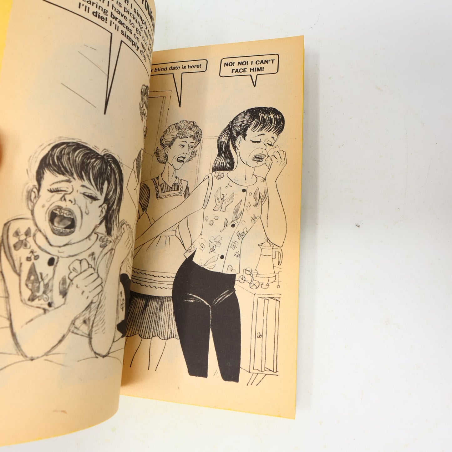 1973 Mad's Looks At People Dave Berg Warner Humor Comics 1st Print Paperback 70s