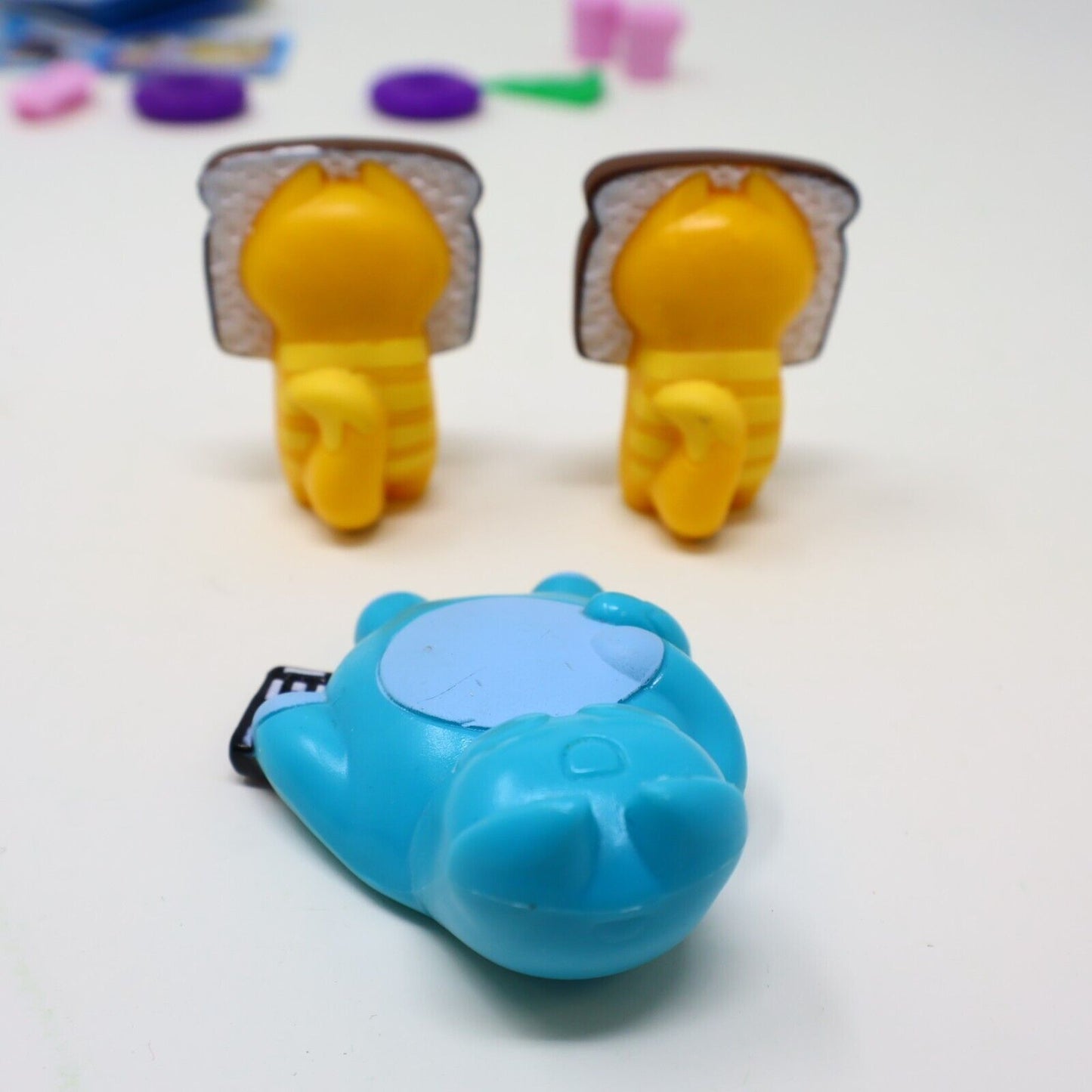 Lot of 3 Lost Kitties Figures Loafy x2 + Chickie Toy Some Accessories Hasbro