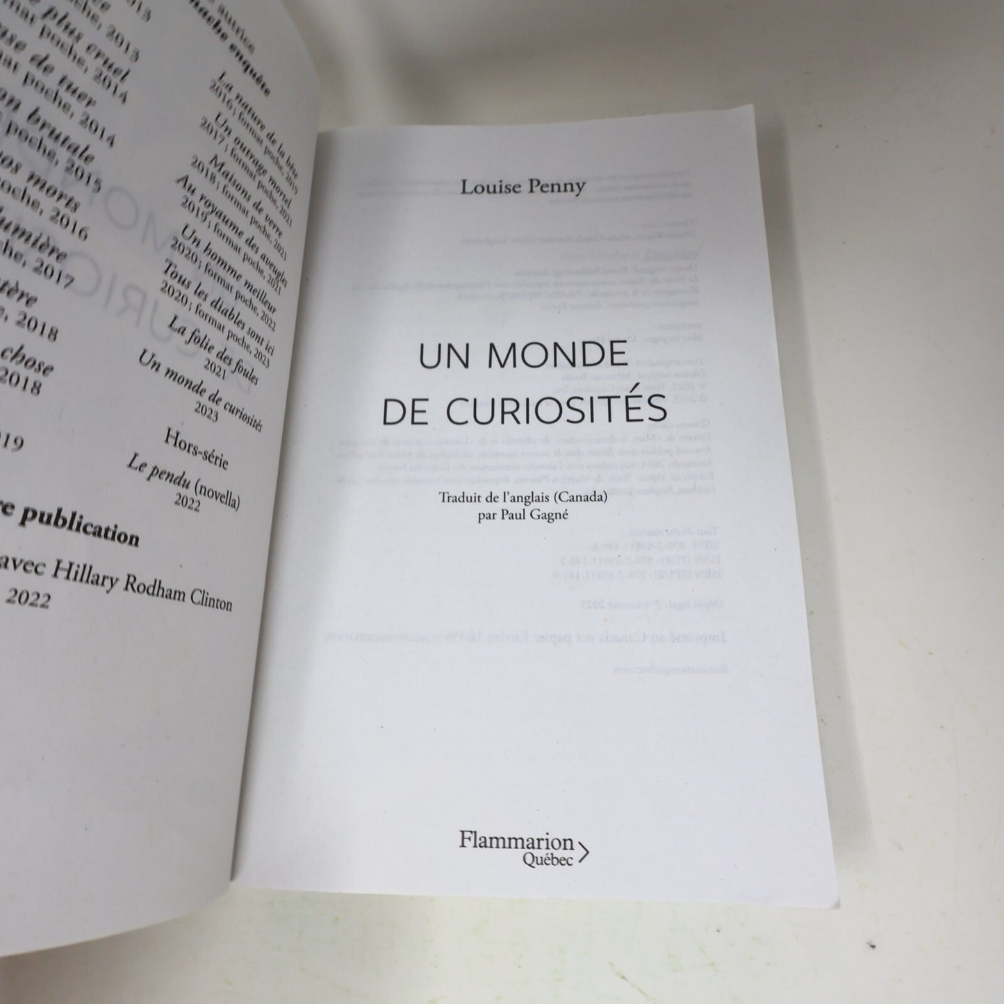 2023 Un Monde de Curiosités Louise Penny Flammarion Crime et Mystère Policier PB