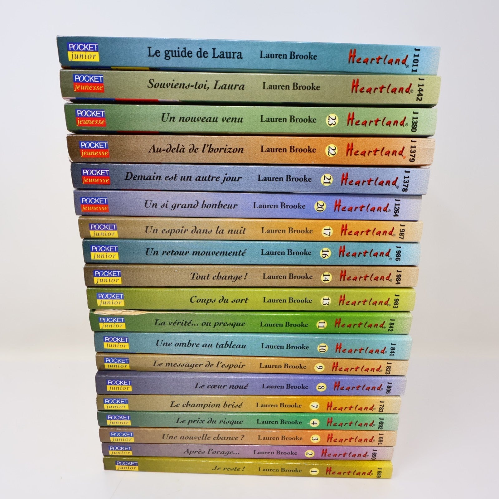 Heartland Lot 19 Livres Lauren Brooke Pocket Je Reste!/Après l'Orage Chevaux PB