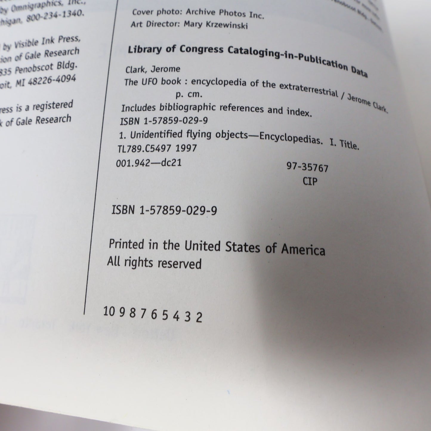 The Ufo Book Encyclopedia of the Extraterrestrial Jerome Clark Visible Ink Press