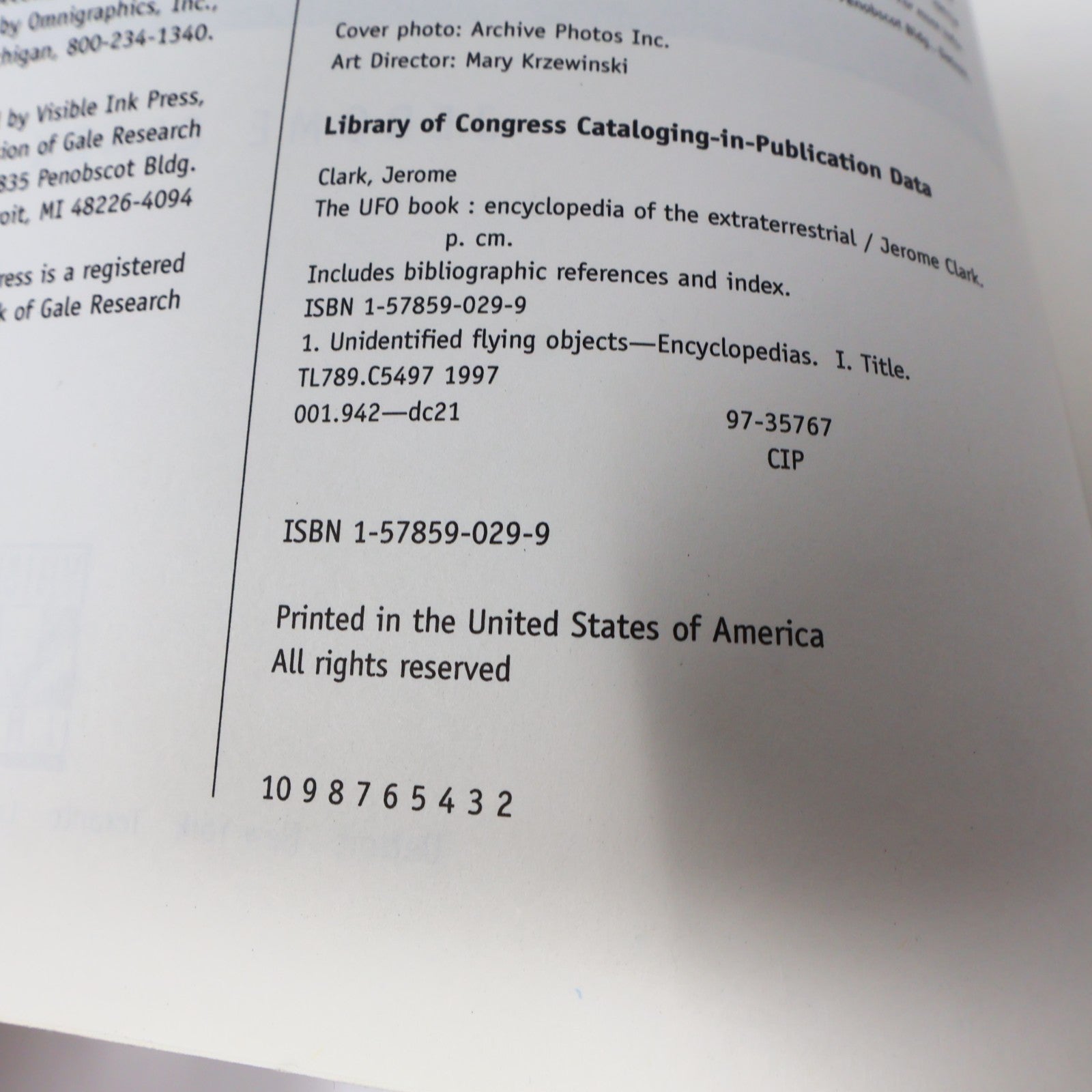 The Ufo Book Encyclopedia of the Extraterrestrial Jerome Clark Visible Ink Press