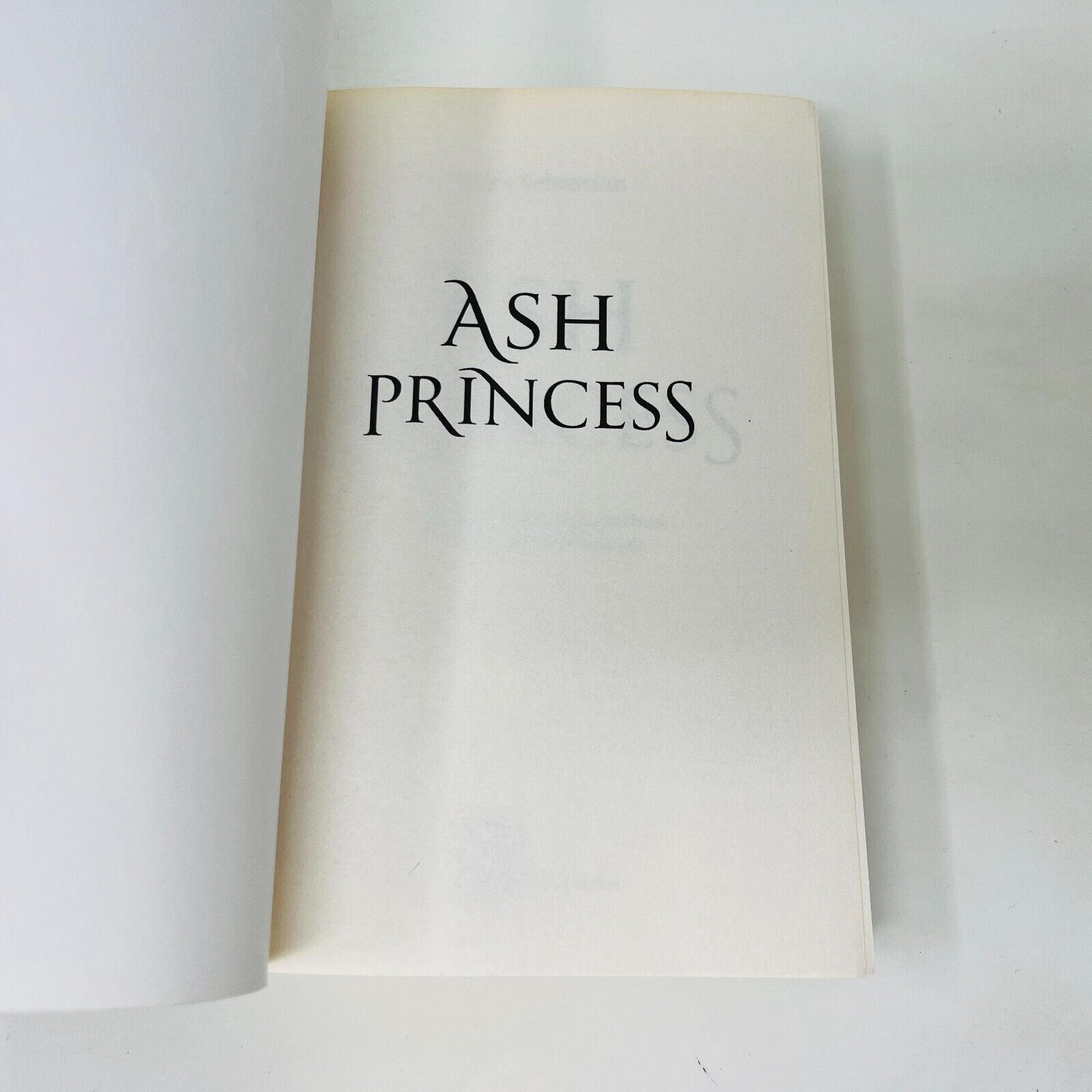 Ash Princess/Lady Smoke en Français/in French de Laura Sebastian Wiz Lot Livres