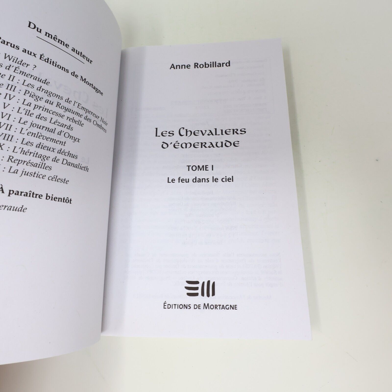 Les Chevaliers d'Émeraude 1-12 Série Complète Français Anne Robillard Lot Livres