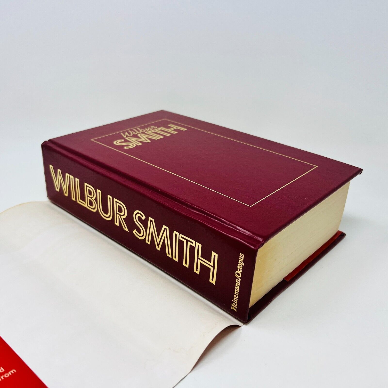 1984 Wilbur Smith Omnibus Book When The Lion Feeds/Diamond Hunters Hardcover DJ