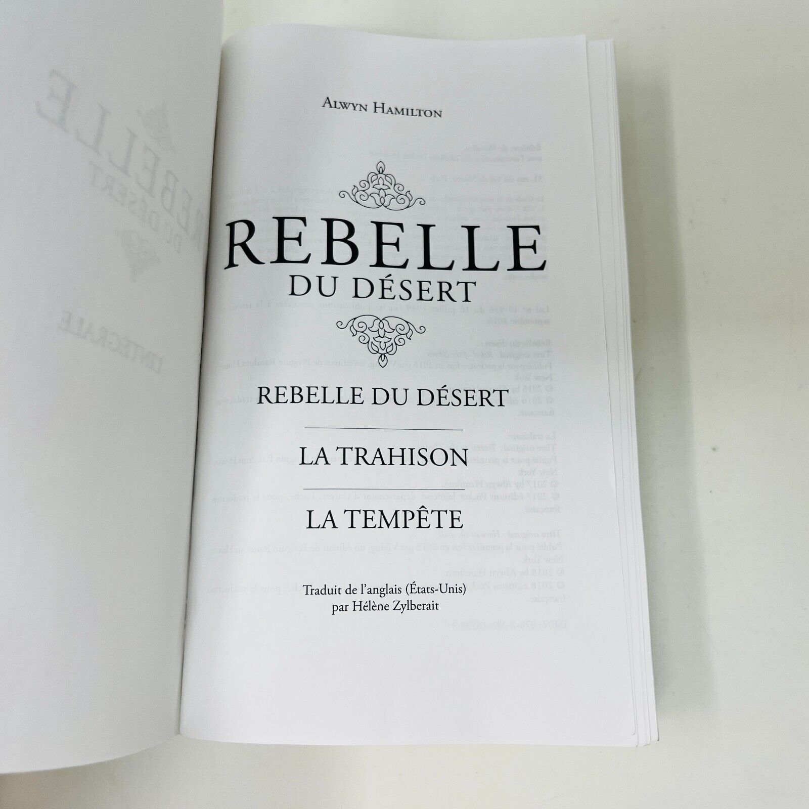 2021 Rebelle du Désert l'Intégrale de Alwyn Hamilton Livre Omnibus en Français