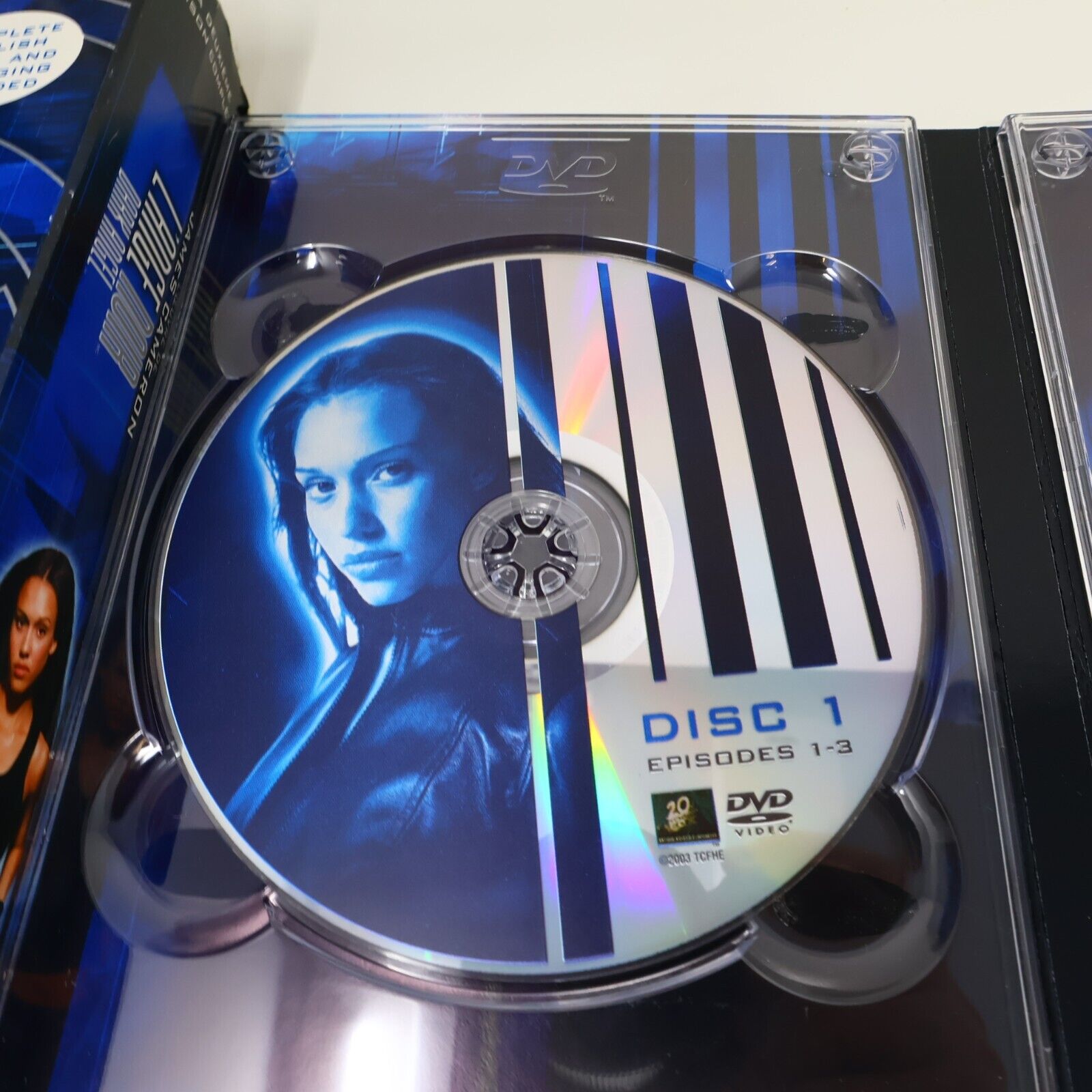 Dark Angel #1-2 DVD Complete Series James Cameron English/Français L'Ange Noir
