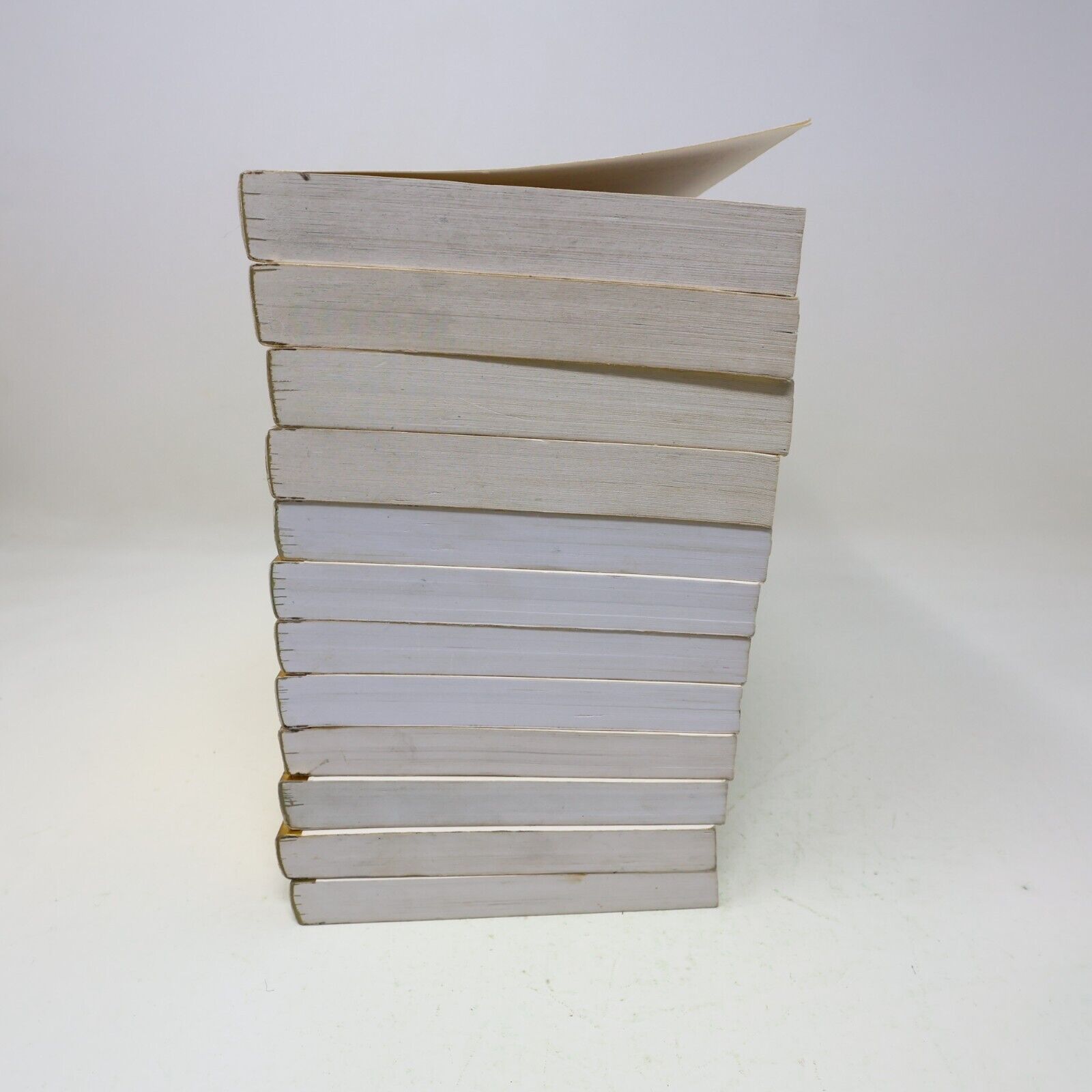 Lot 12 Livres Leonis #1-12 de Mario Francis Les Intouchables Série Complète Book