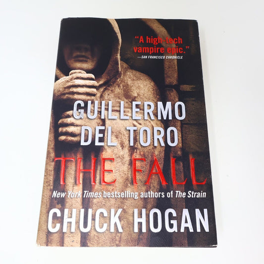 The Strain Trilogy #2 The Fall Guillermo Del Toro Chuck Hogan 2010 1st Print