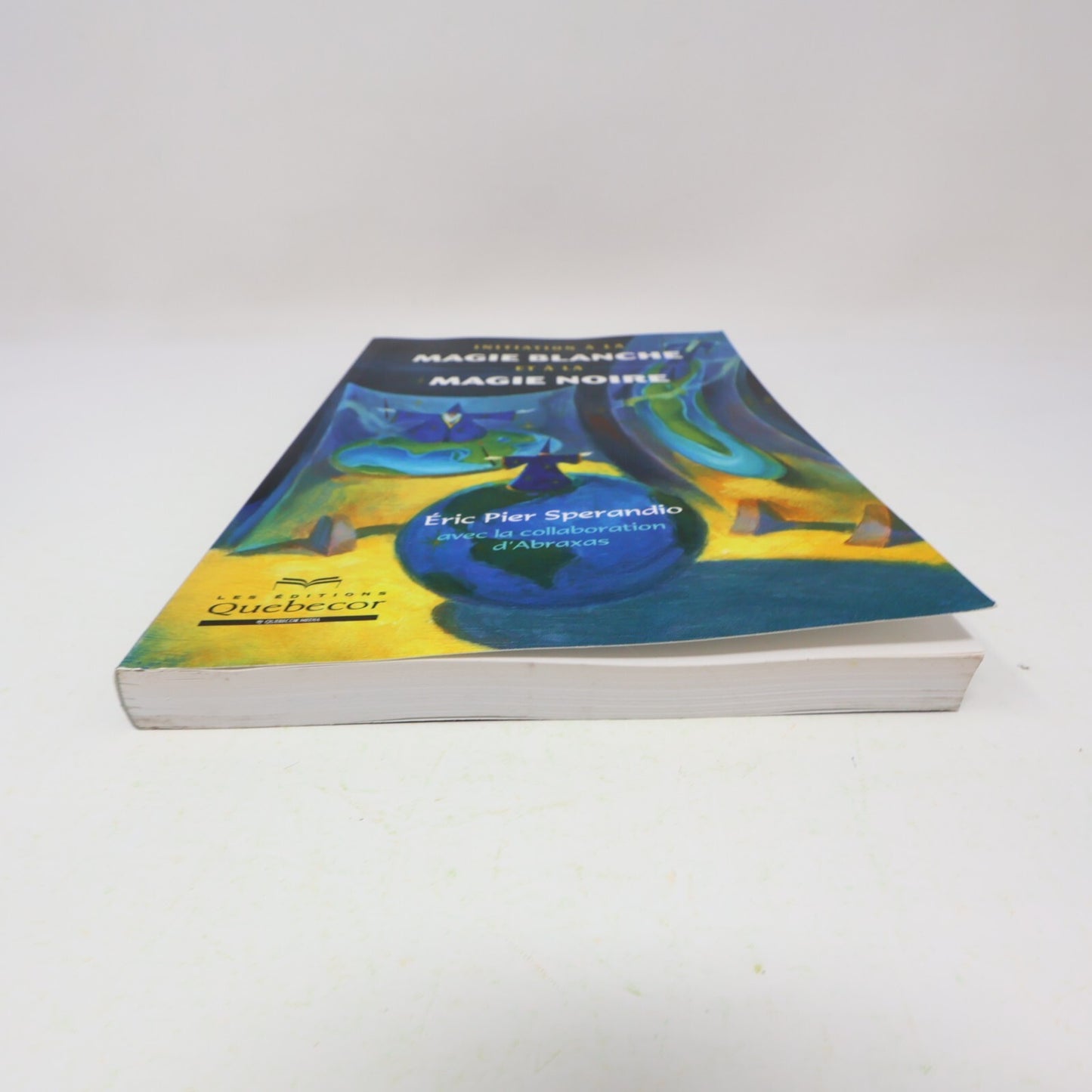 2005 Initiation à la Magie Blanche et à la Magie Noire Québecor Ésotérisme Livre