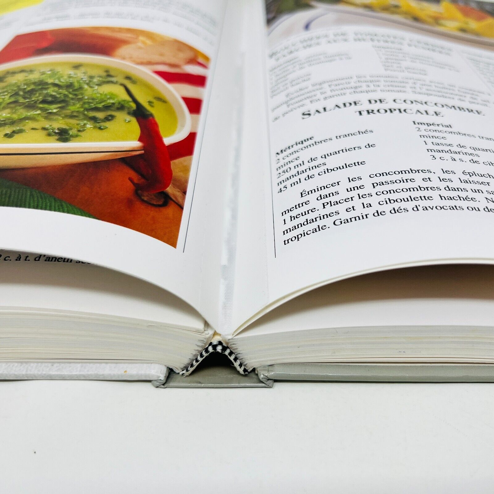 1998 La Table en Fête Les Cercles des Fermières du Québec Livre Recettes Cuisine