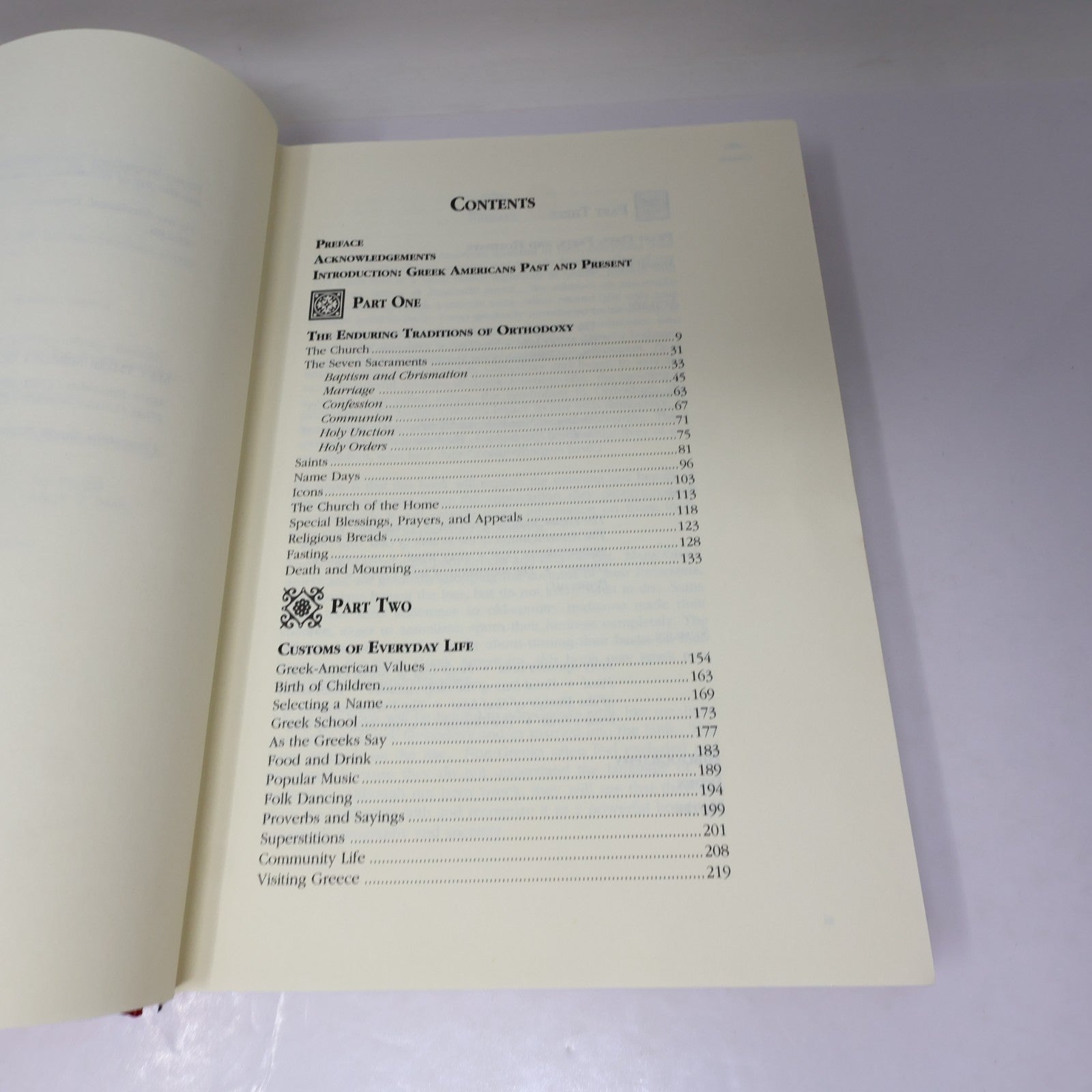 A Guide to Greek Traditions and Customs in America Marilyn Rouvelas 1995 HC DJ