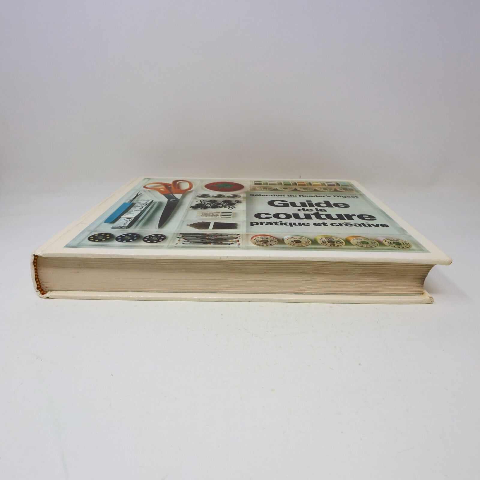 1976 Guide de la Couture Pratique et Créative Reader's Digest Français Hardcover