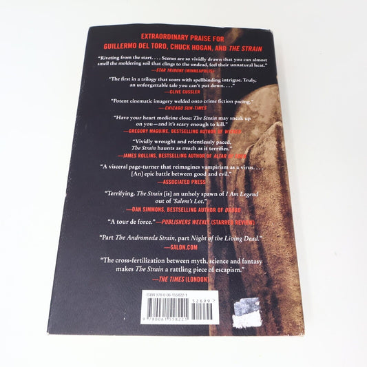 The Strain Trilogy #2 The Fall Guillermo Del Toro Chuck Hogan 2010 1st Print