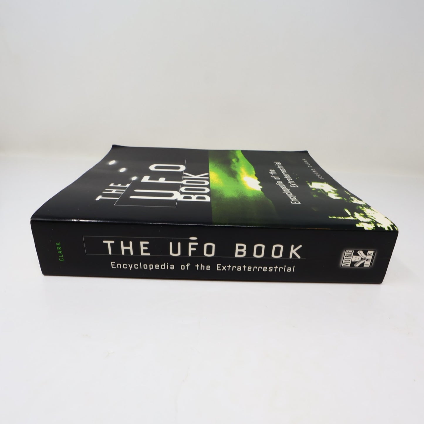 The Ufo Book Encyclopedia of the Extraterrestrial Jerome Clark Visible Ink Press
