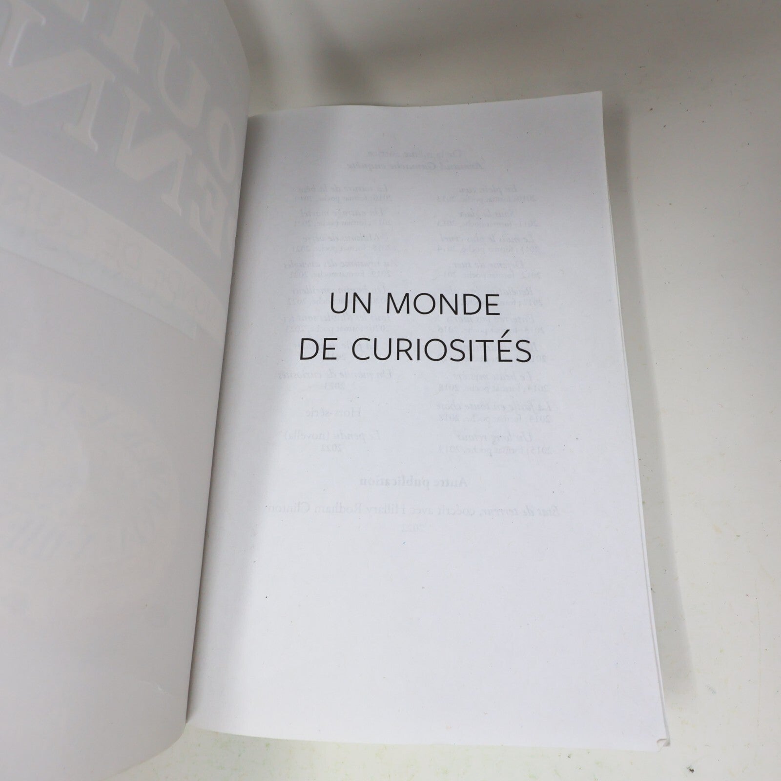 2023 Un Monde de Curiosités Louise Penny Flammarion Crime et Mystère Policier PB