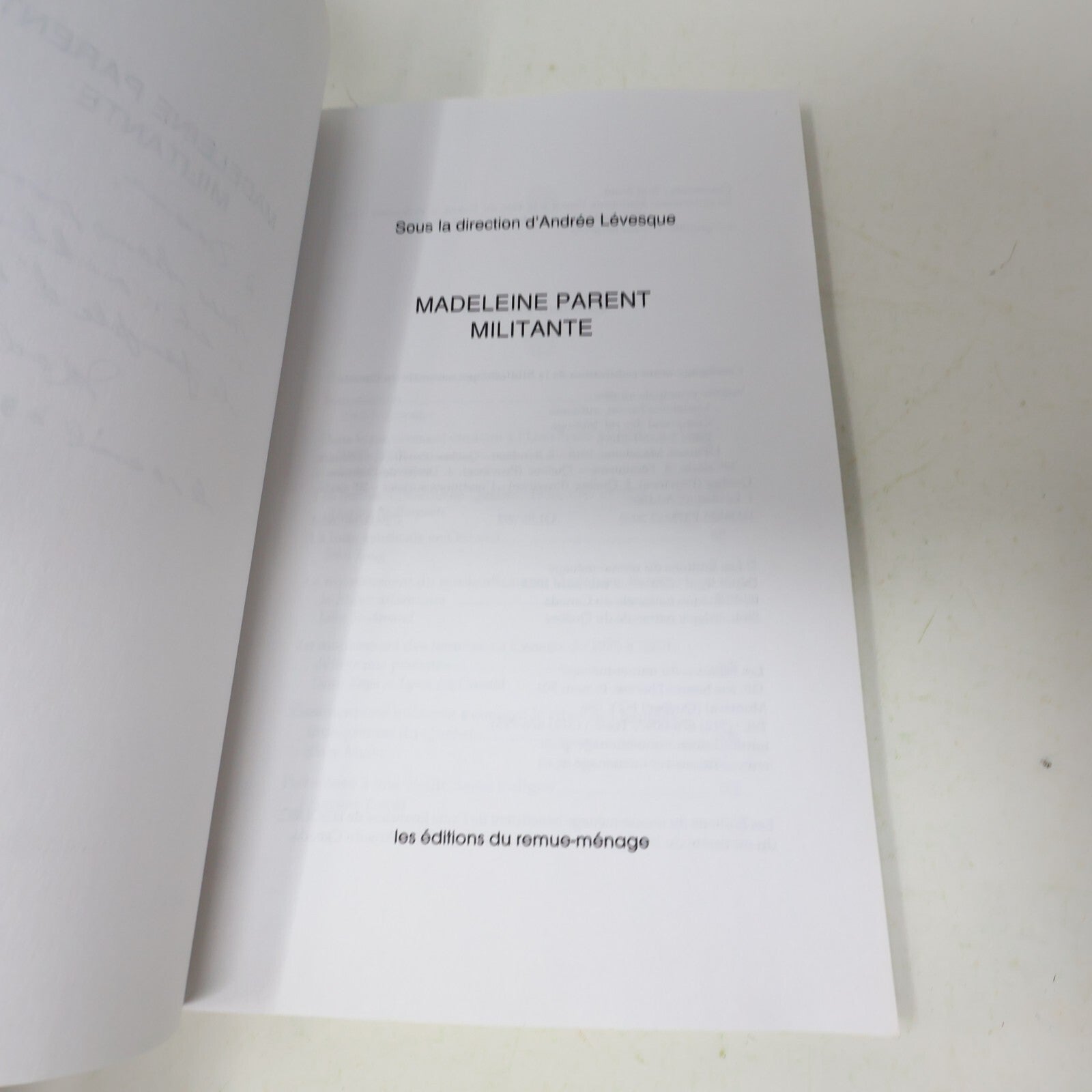 Livre Signé Madeleine Parent Militante Andrée Lévesque 2003 Remue-ménage Société