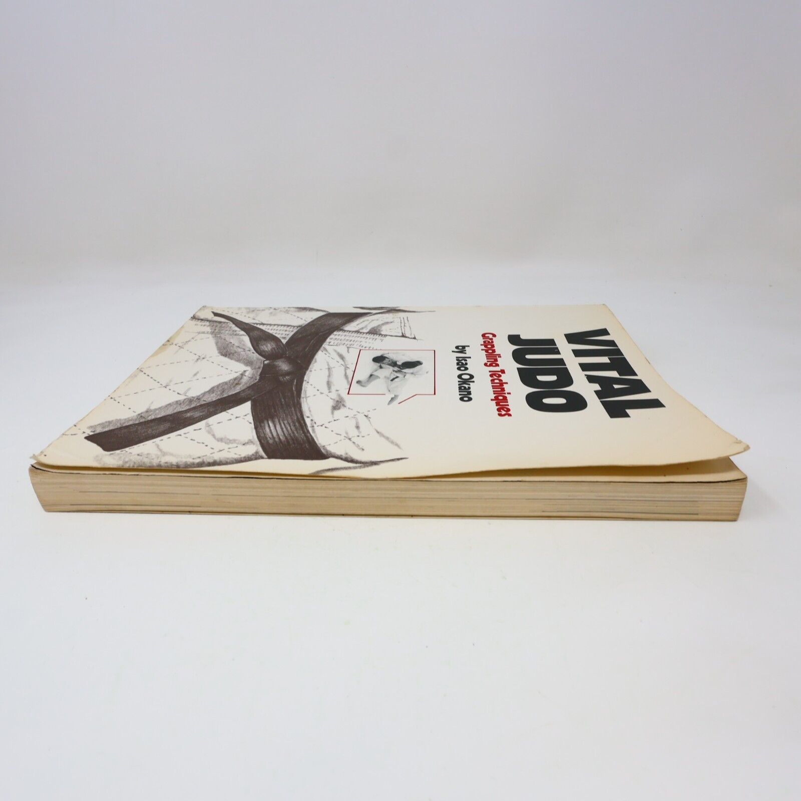 1982 Vital Judo Grappling Techniques by Isao Okano 1st Print Paperback PB Sport