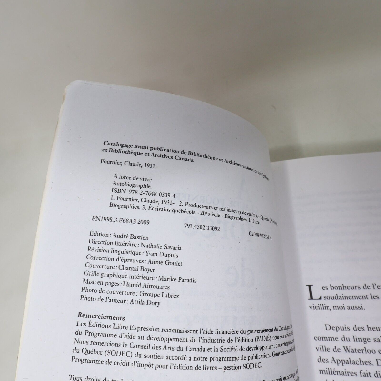 2009 À Force de Vivre Mémoires Claude Fournier Biographie Québec Français Livre
