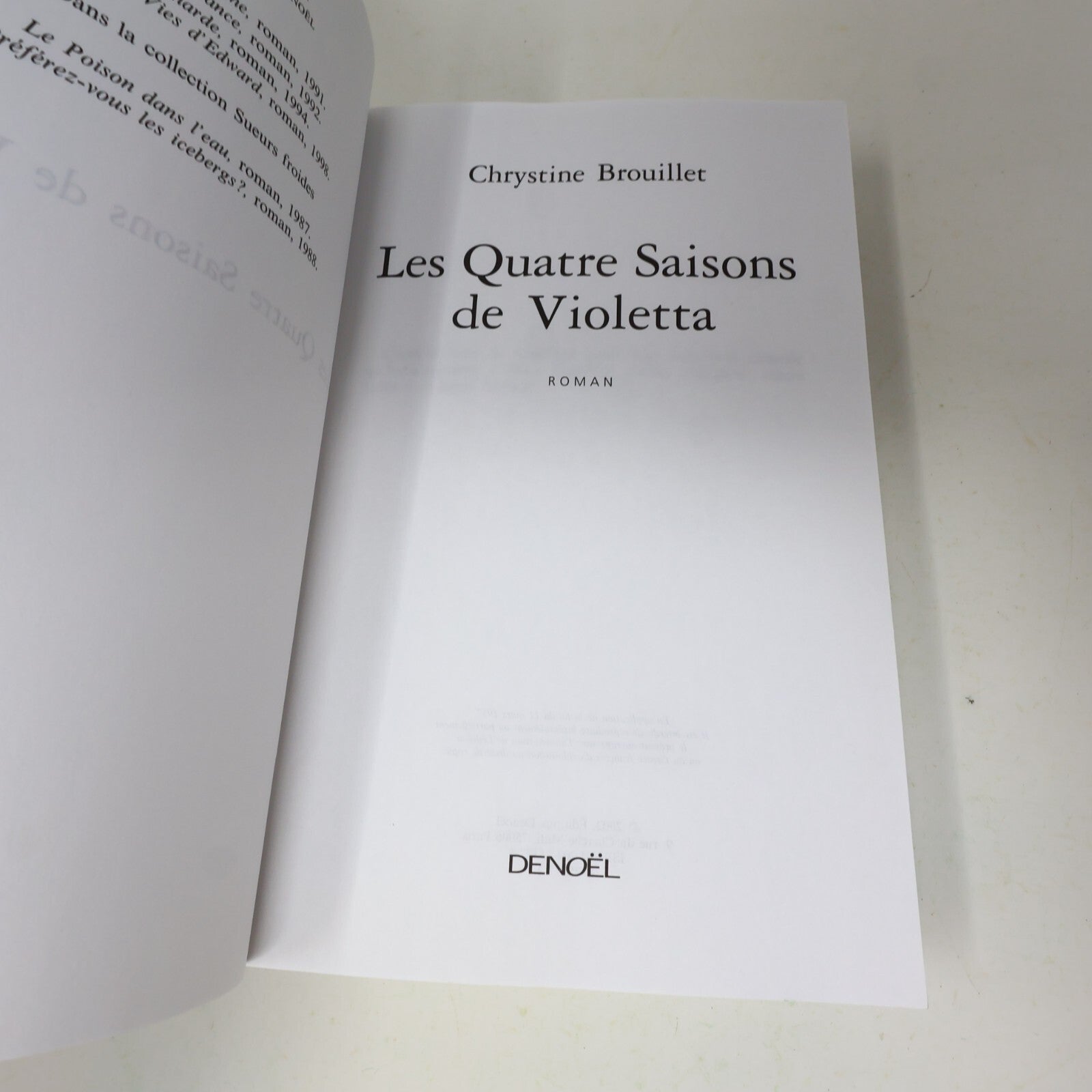 Chrystine Brouillet Lot 8 Livres Marie Laflamme/Le Collectionneur/Chère Voisine