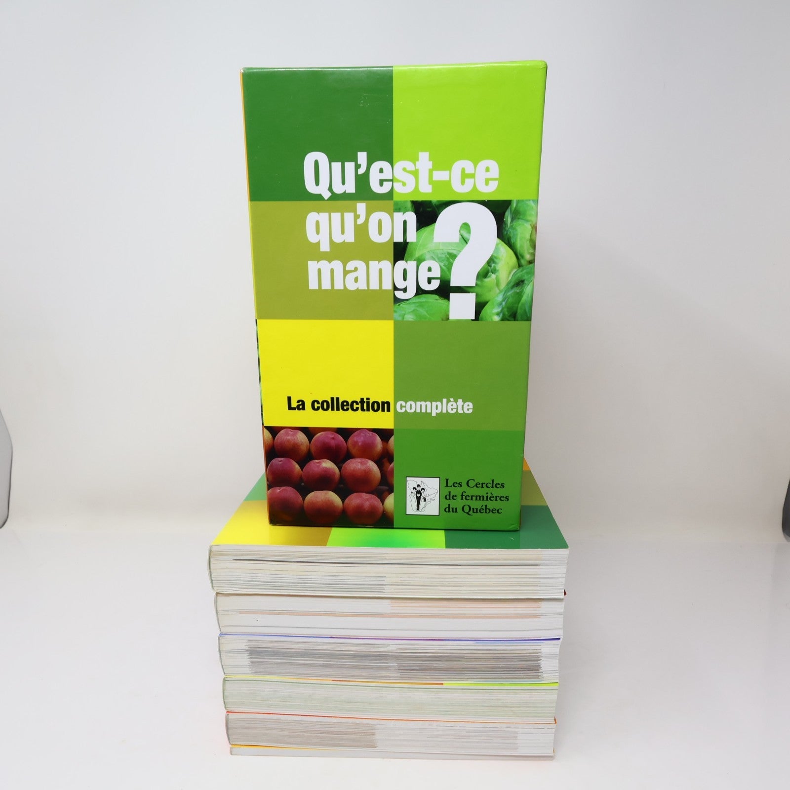 Coffret qu'est-ce qu'on Mange Les Cercles de Fermières du Québec 2003 Français