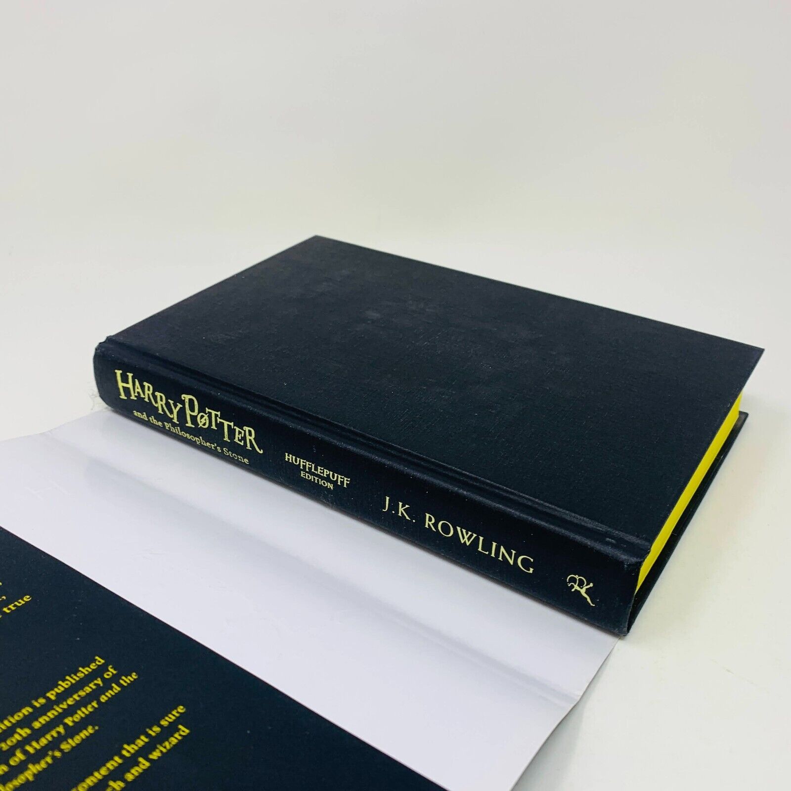 2017 Harry Potter and the Philosopher's Stone Hufflepuff Edition HC Bloomsburry