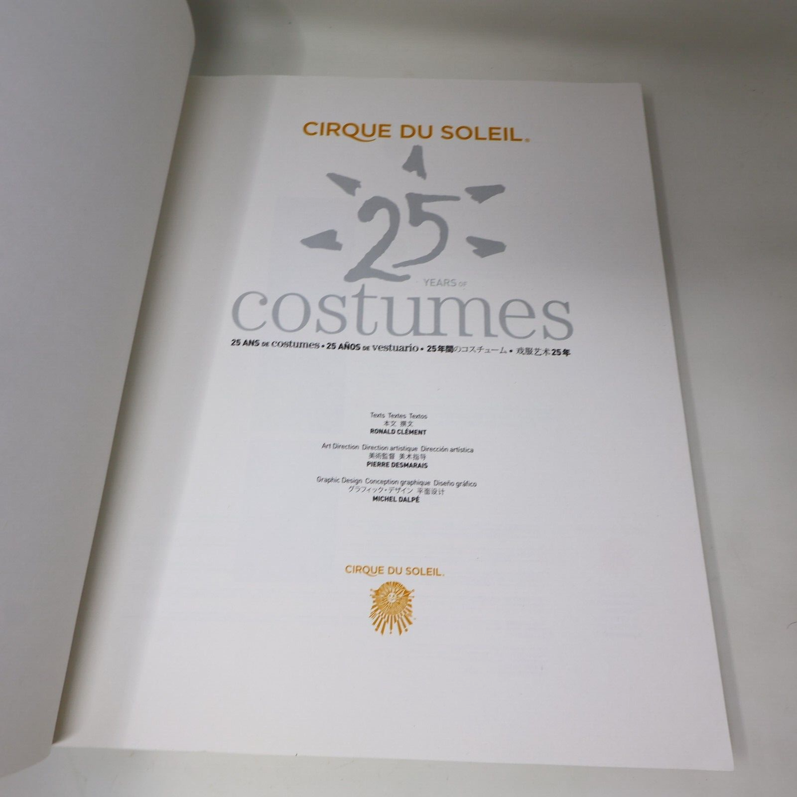 2009 Cirque du Soleil 25 Years of Costumes Ronald Clément Paperback Textil Art